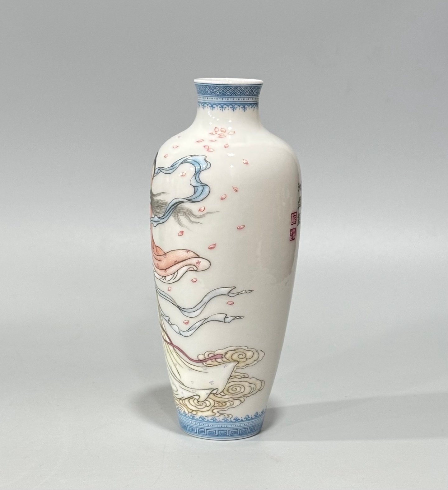 Qing Dynasty Yongzheng Enamel thin vase with green edging figures goddesses and loose pattern