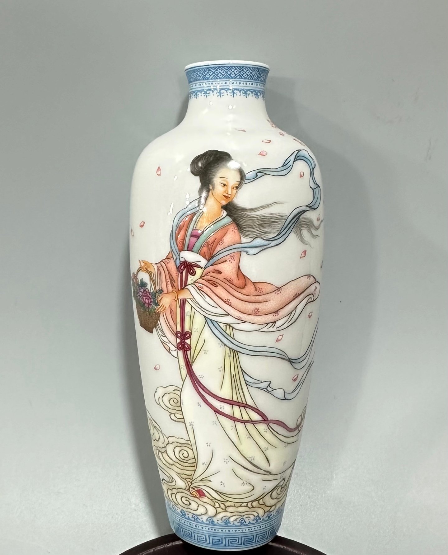 Qing Dynasty Yongzheng Enamel thin vase with green edging figures goddesses and loose pattern