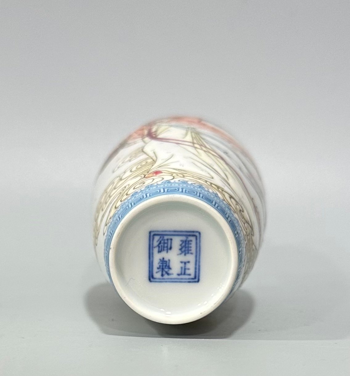 Qing Dynasty Yongzheng Enamel thin vase with green edging figures goddesses and loose pattern