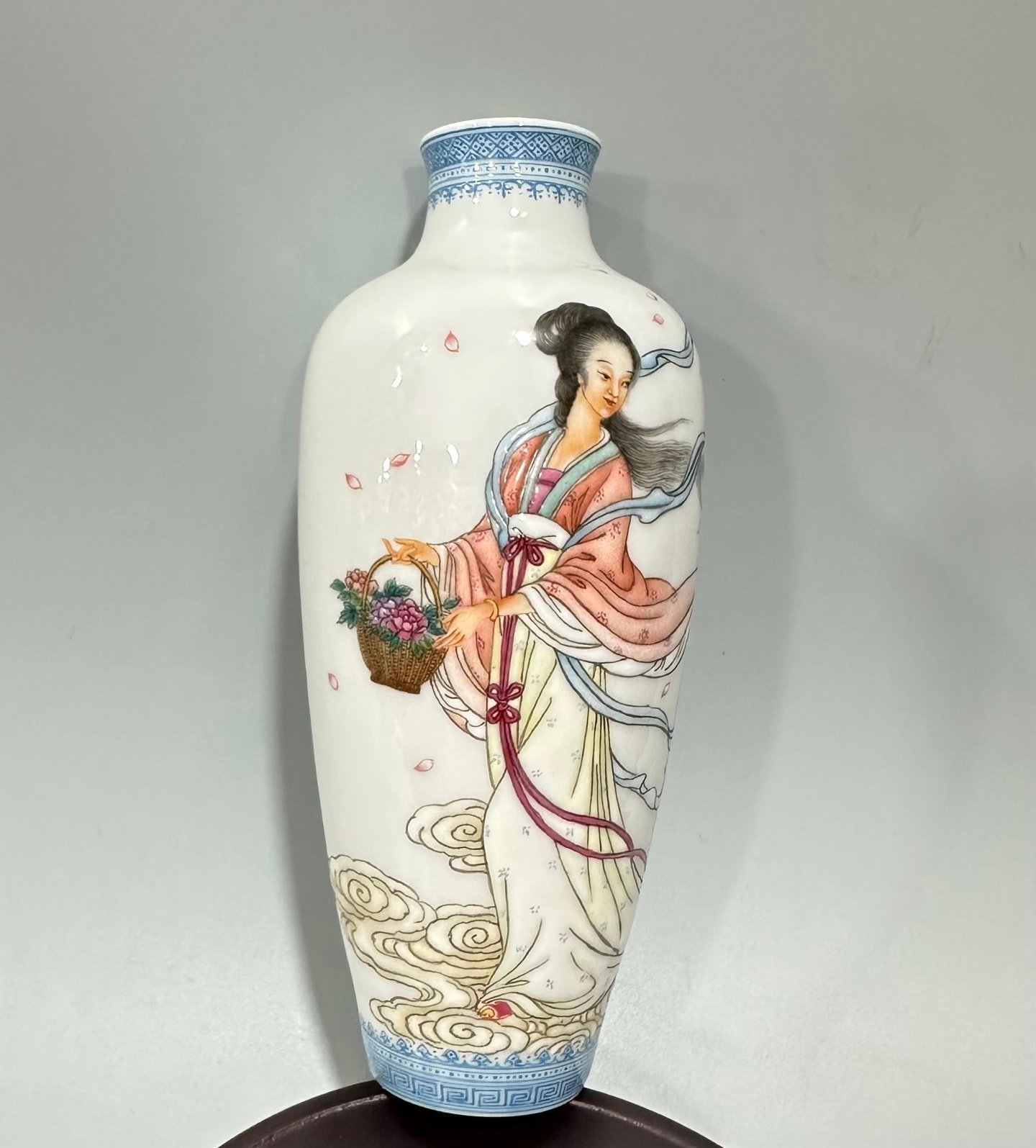 Qing Dynasty Yongzheng Enamel thin vase with green edging figures goddesses and loose pattern