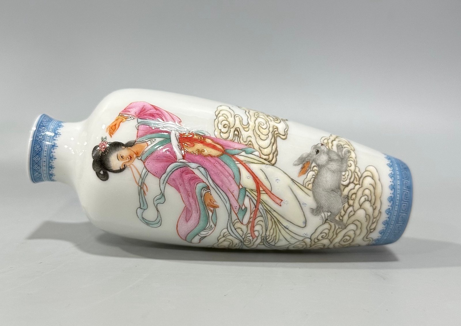 Qing Dynasty Yongzheng Enamel thin vase with green edging and a figure of Chang’e flying to the moon