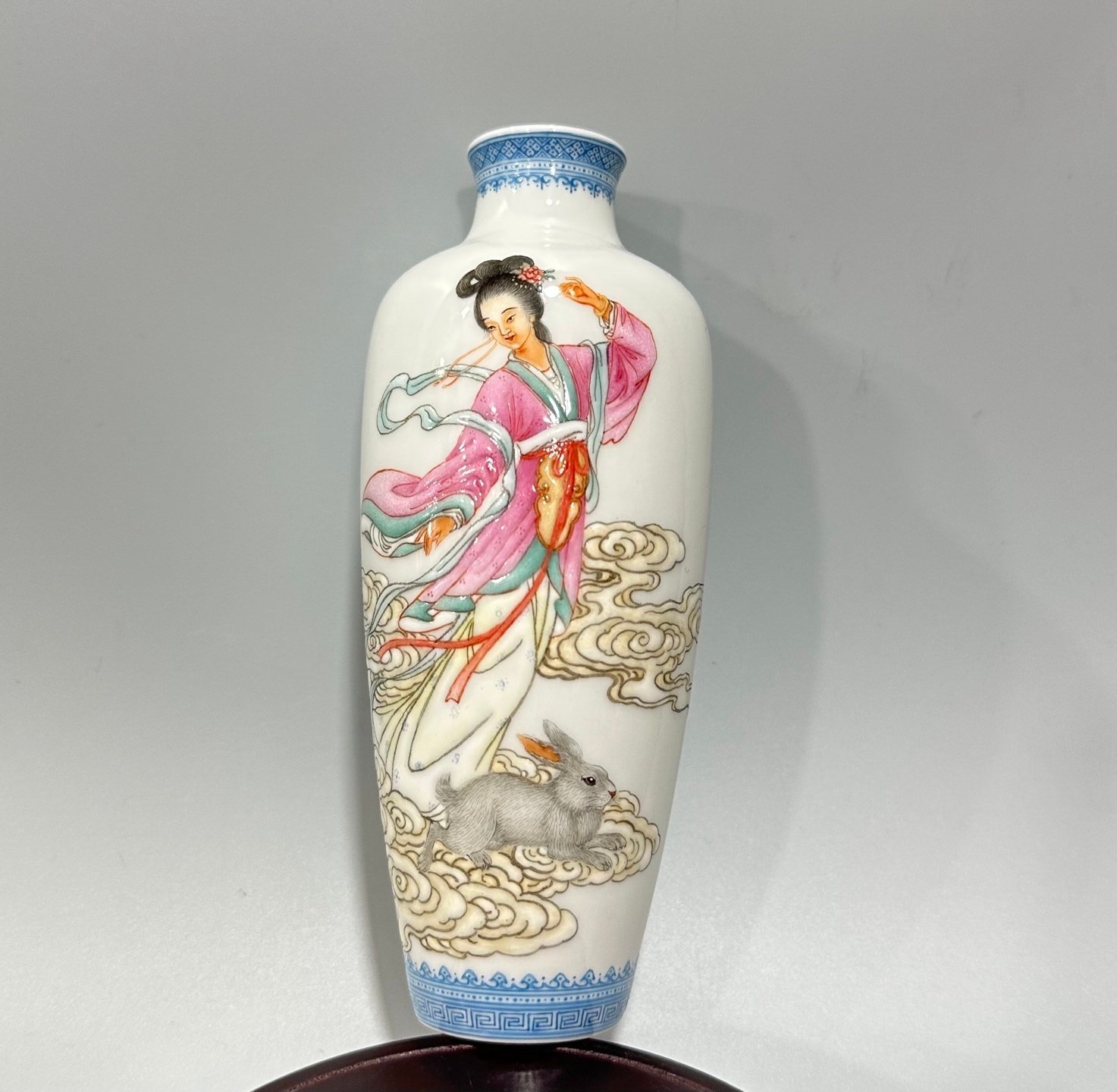 Qing Dynasty Yongzheng Enamel thin vase with green edging and a figure of Chang’e flying to the moon