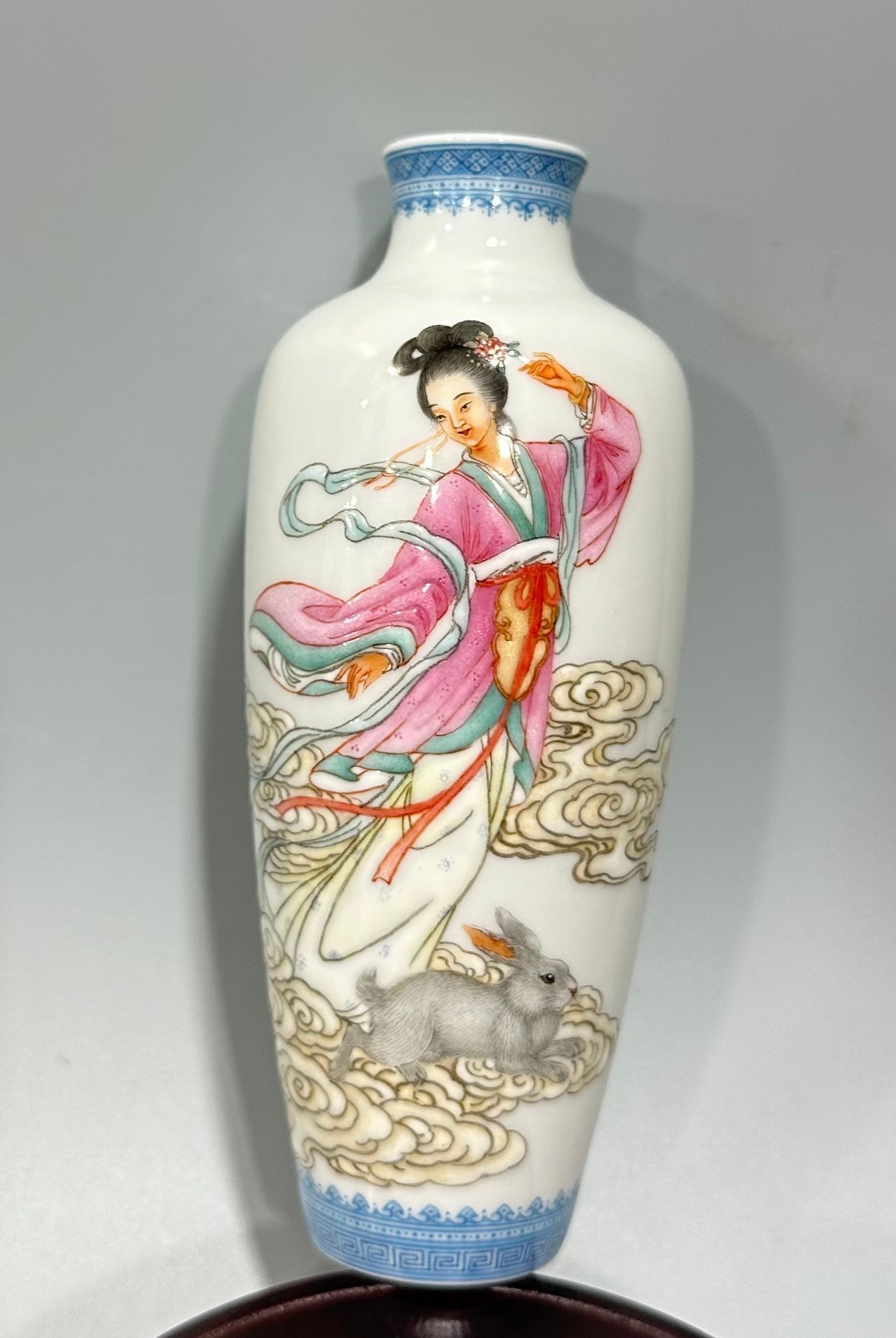 Qing Dynasty Yongzheng Enamel thin vase with green edging and a figure of Chang’e flying to the moon