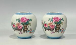Qing Dynasty Yongzheng An enamel-colored apple statue with emerald edges