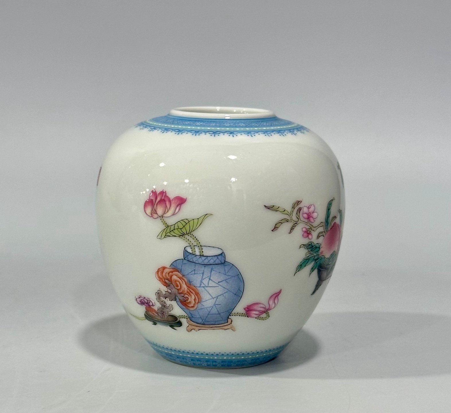 Qing Dynasty Yongzheng An enamel-colored apple statue with emerald edges