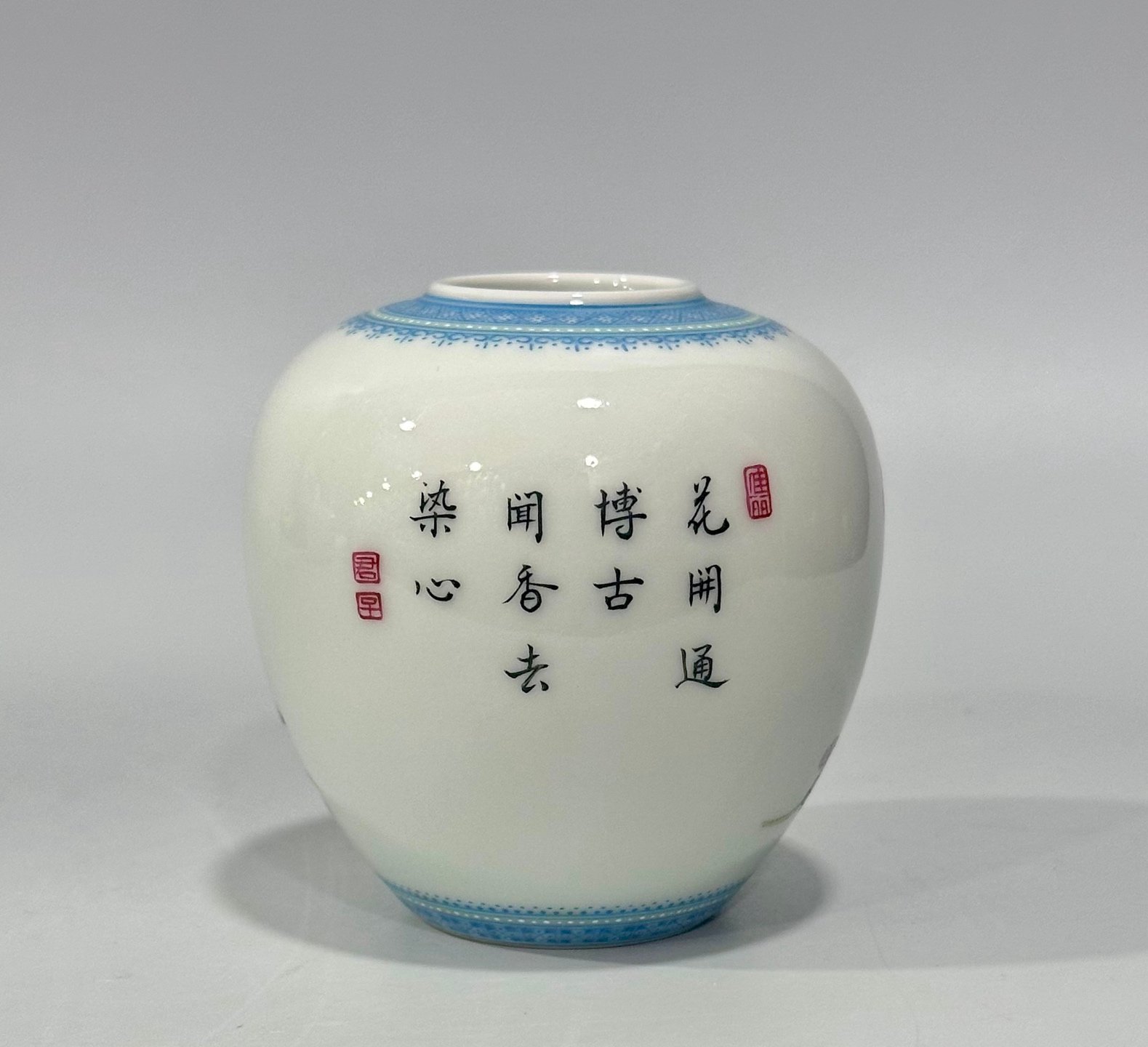 Qing Dynasty Yongzheng An enamel-colored apple statue with emerald edges