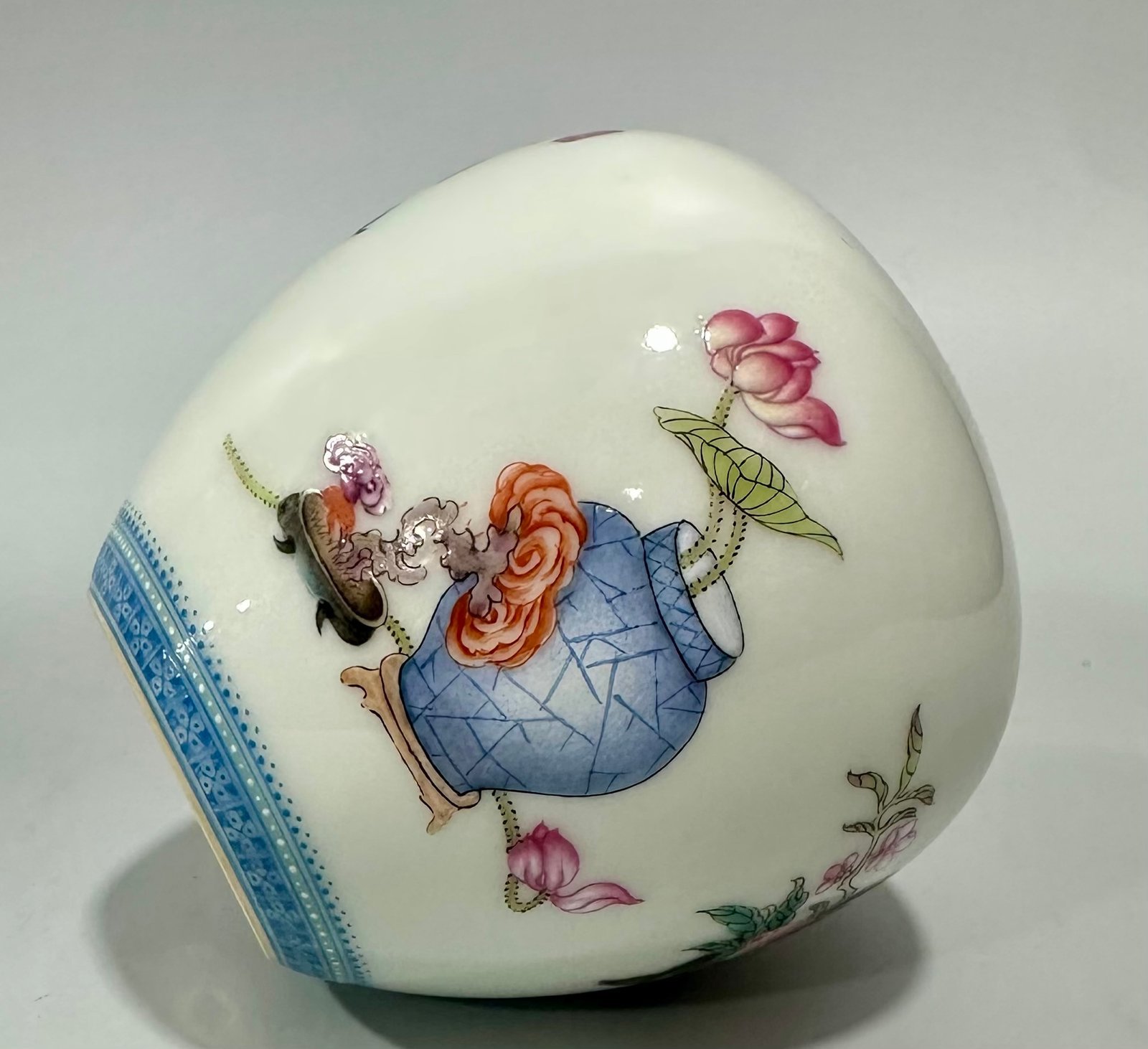 Qing Dynasty Yongzheng An enamel-colored apple statue with emerald edges