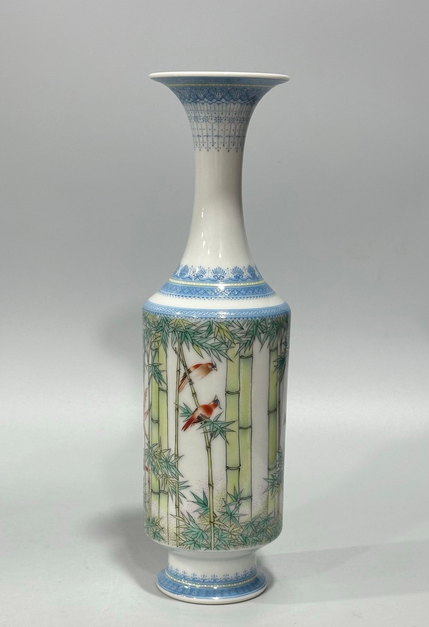 Qing Dynasty Yongzheng small enamel vase with green edging and flower and bird patterns