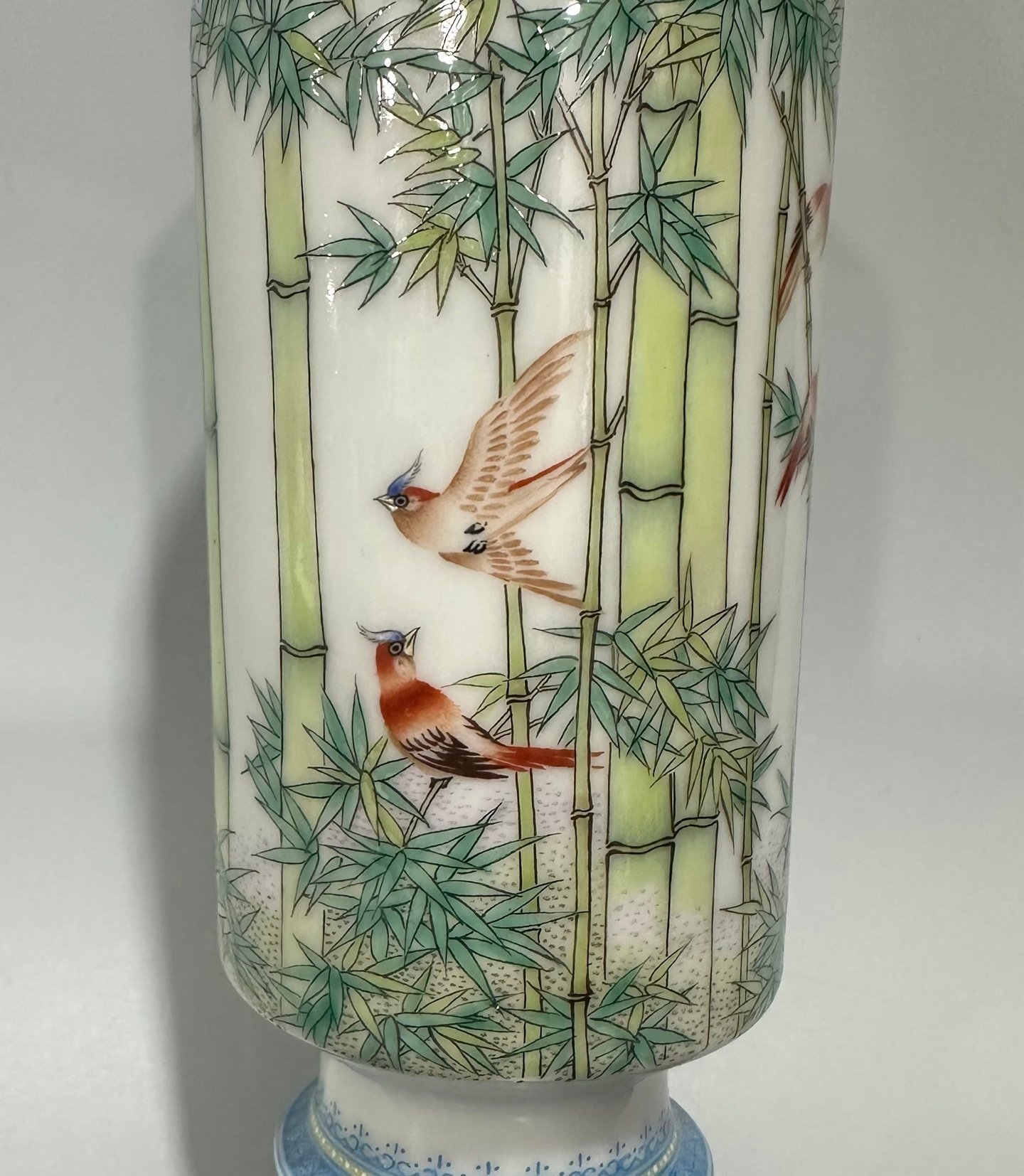 Qing Dynasty Yongzheng small enamel vase with green edging and flower and bird patterns