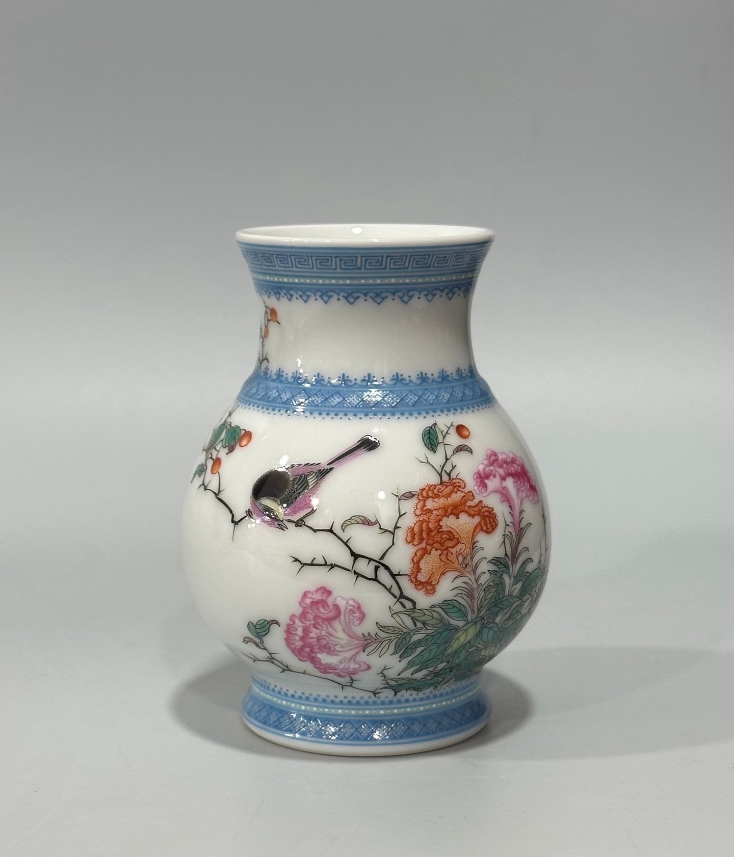 Qing Dynasty Yongzheng Enamel vase with flowers and birds and poetry with green edges