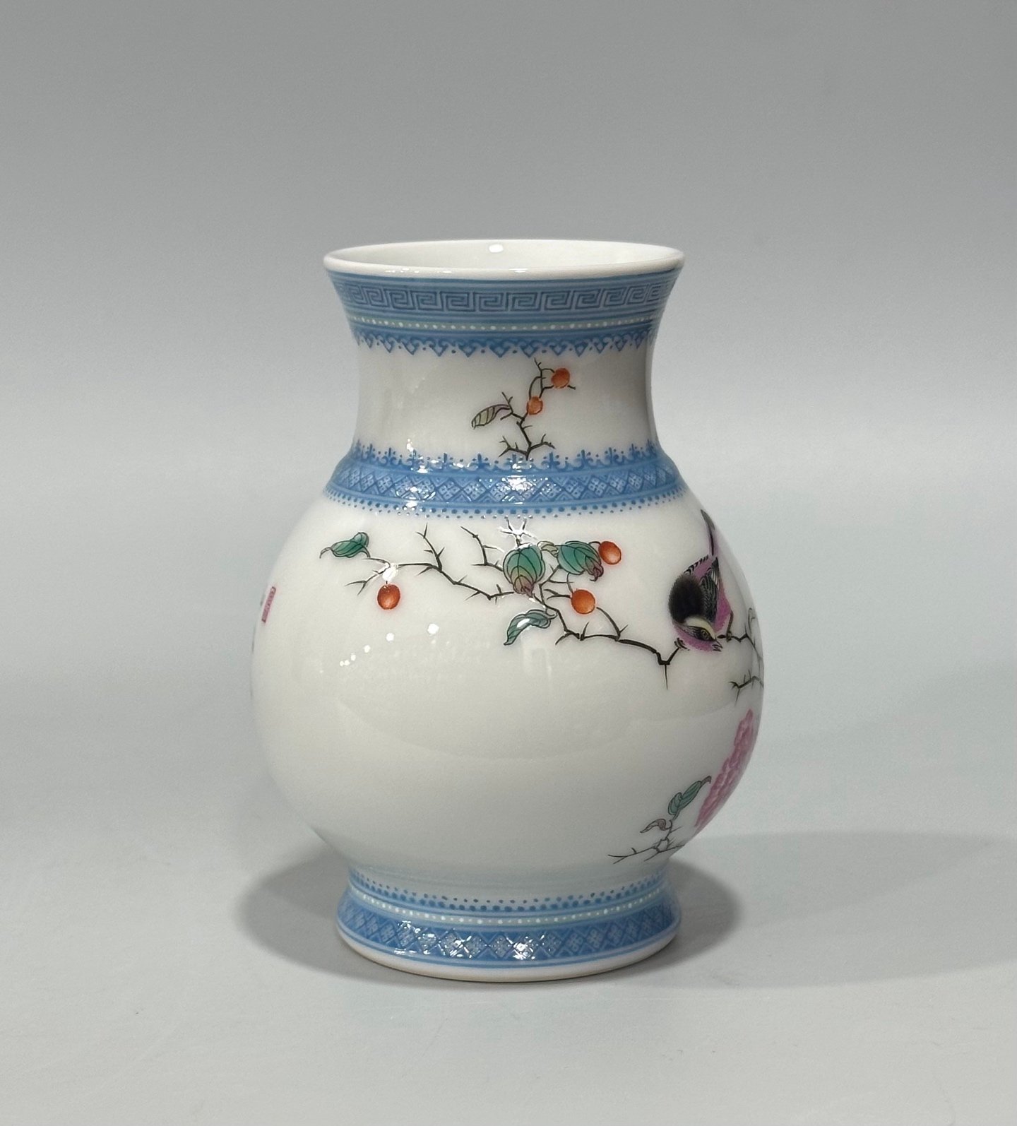 Qing Dynasty Yongzheng Enamel vase with flowers and birds and poetry with green edges