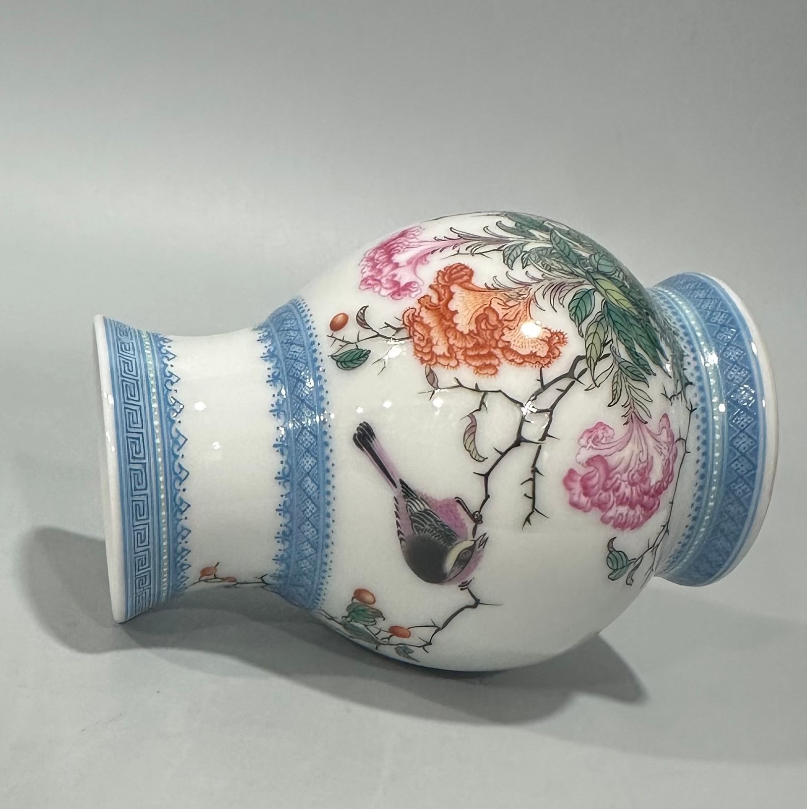 Qing Dynasty Yongzheng Enamel vase with flowers and birds and poetry with green edges
