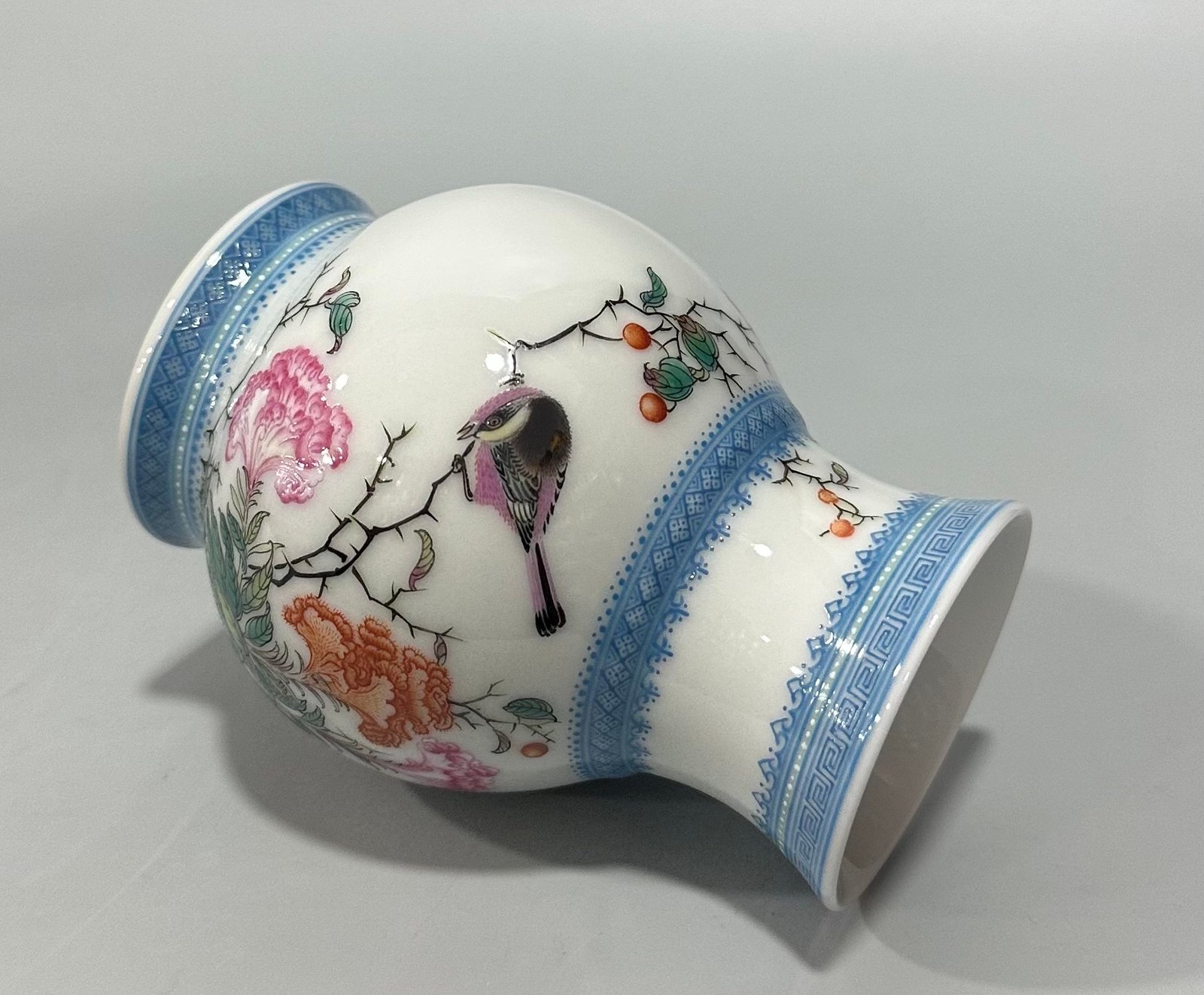 Qing Dynasty Yongzheng Enamel vase with flowers and birds and poetry with green edges