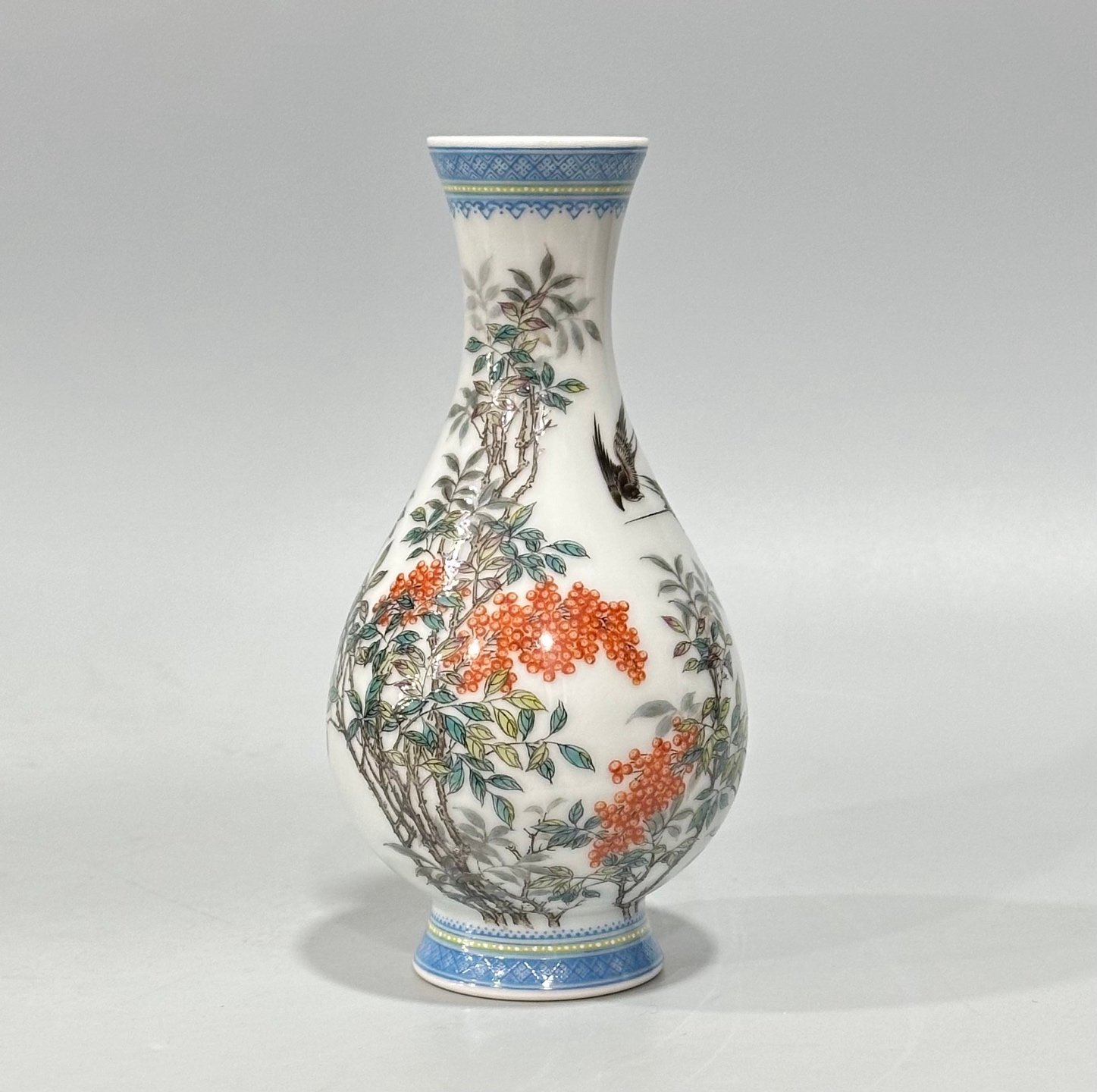 Qing Dynasty Yongzheng Enamel vase with flowers and birds and poems with green edges