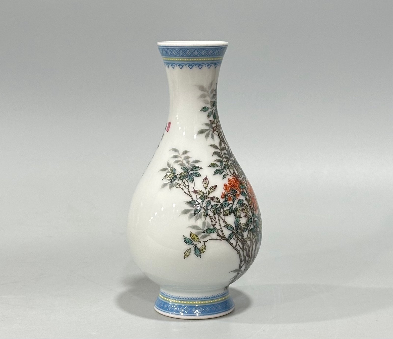 Qing Dynasty Yongzheng Enamel vase with flowers and birds and poems with green edges