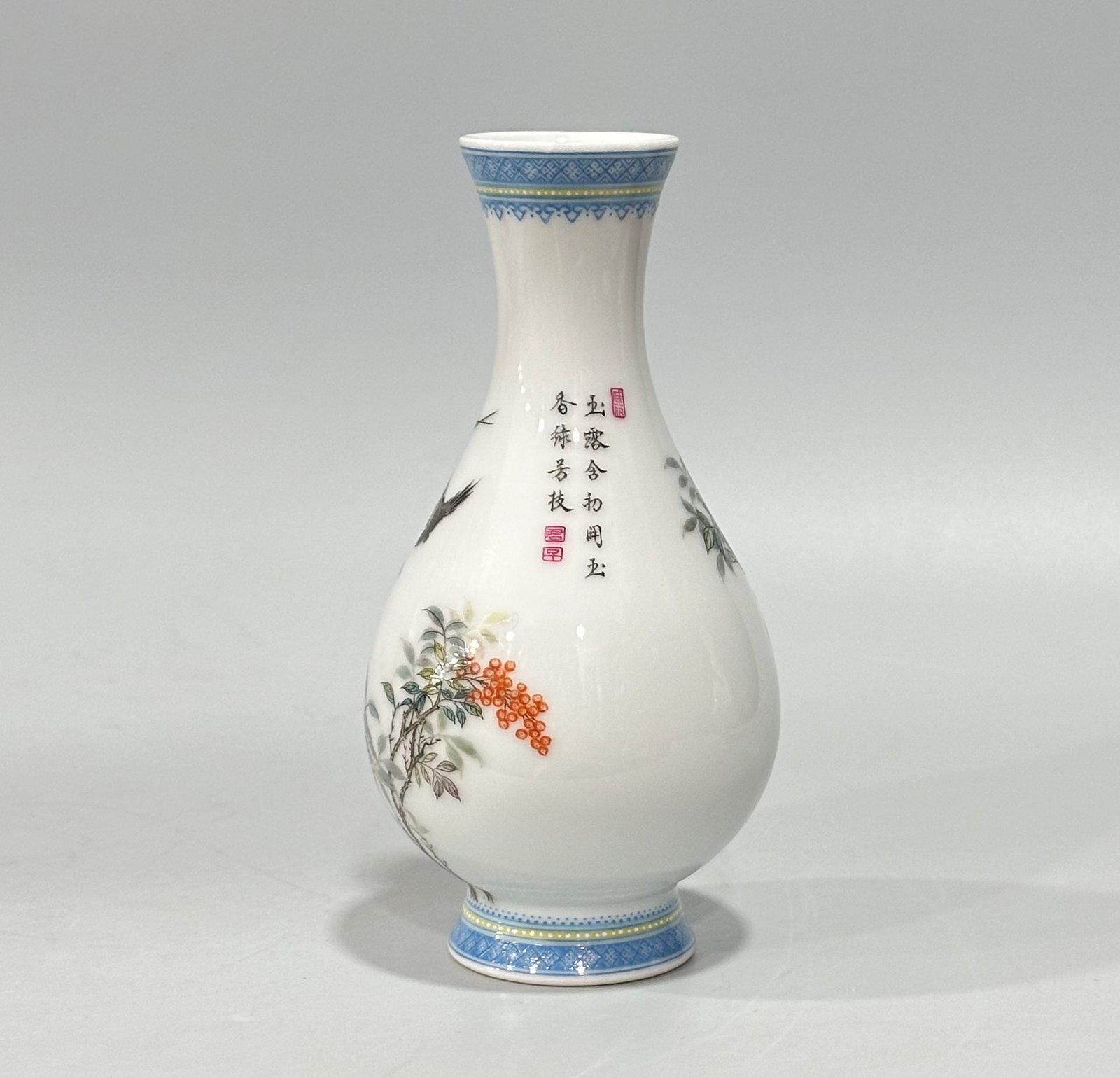 Qing Dynasty Yongzheng Enamel vase with flowers and birds and poems with green edges