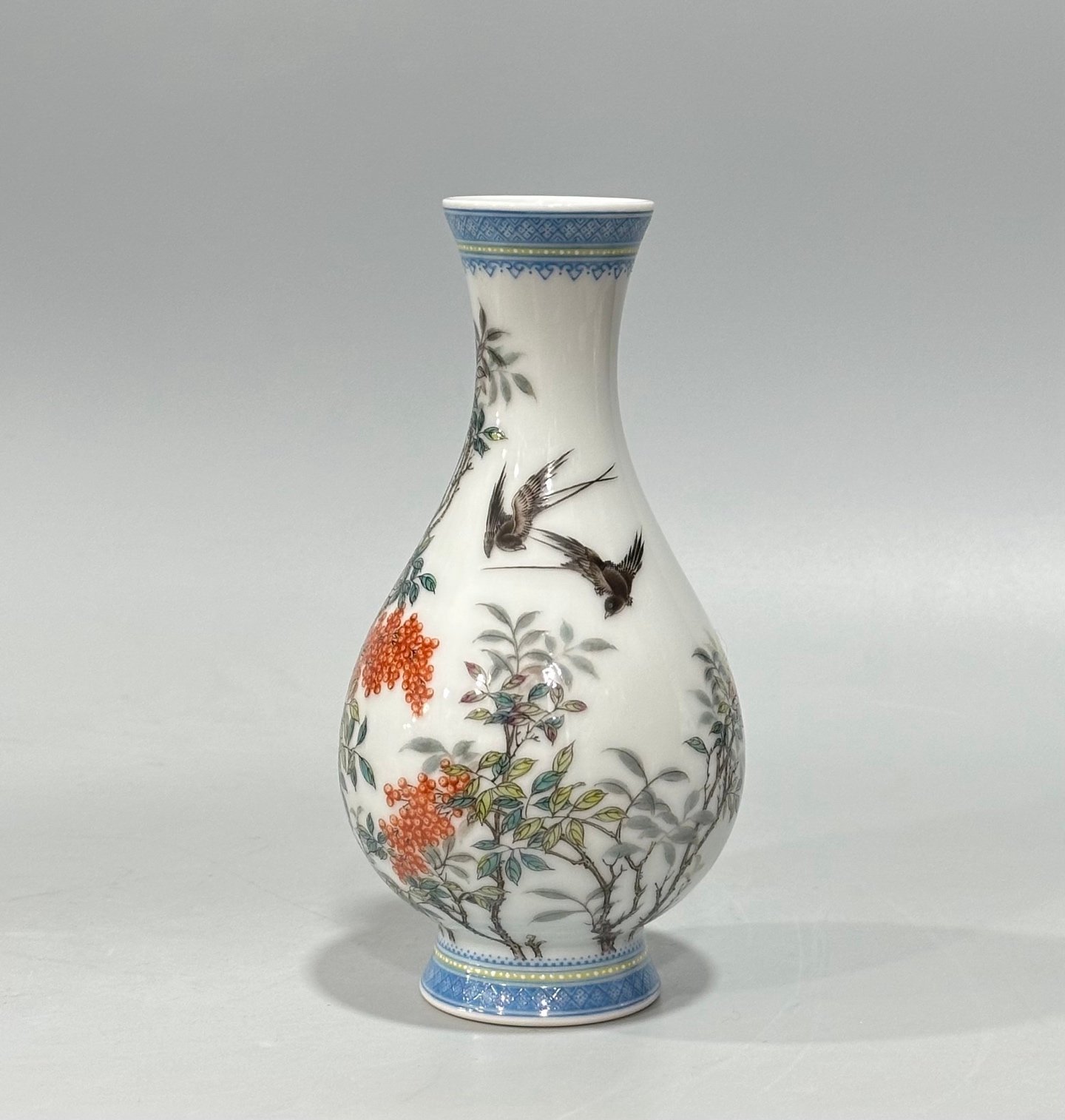 Qing Dynasty Yongzheng Enamel vase with flowers and birds and poems with green edges