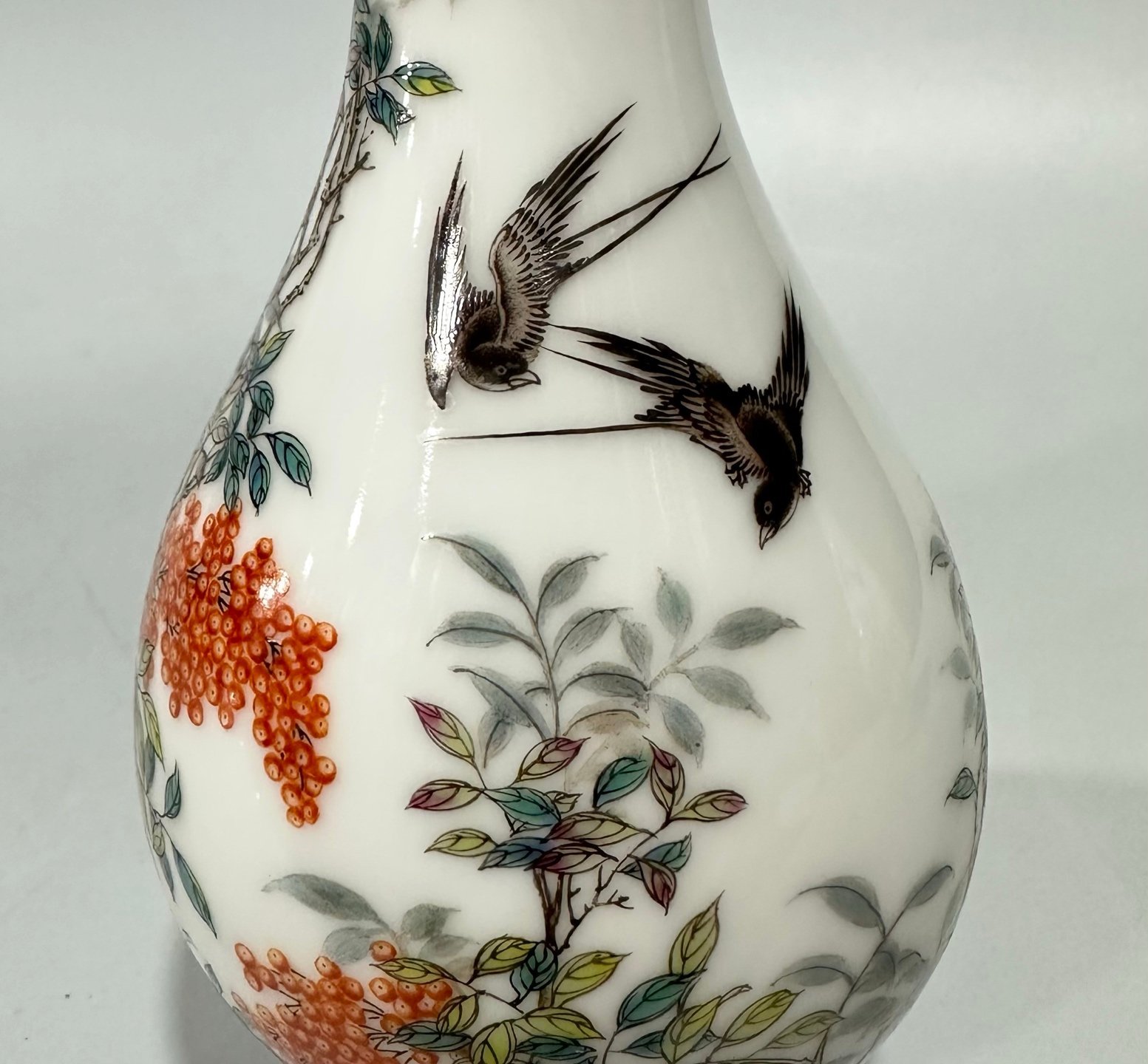Qing Dynasty Yongzheng Enamel vase with flowers and birds and poems with green edges