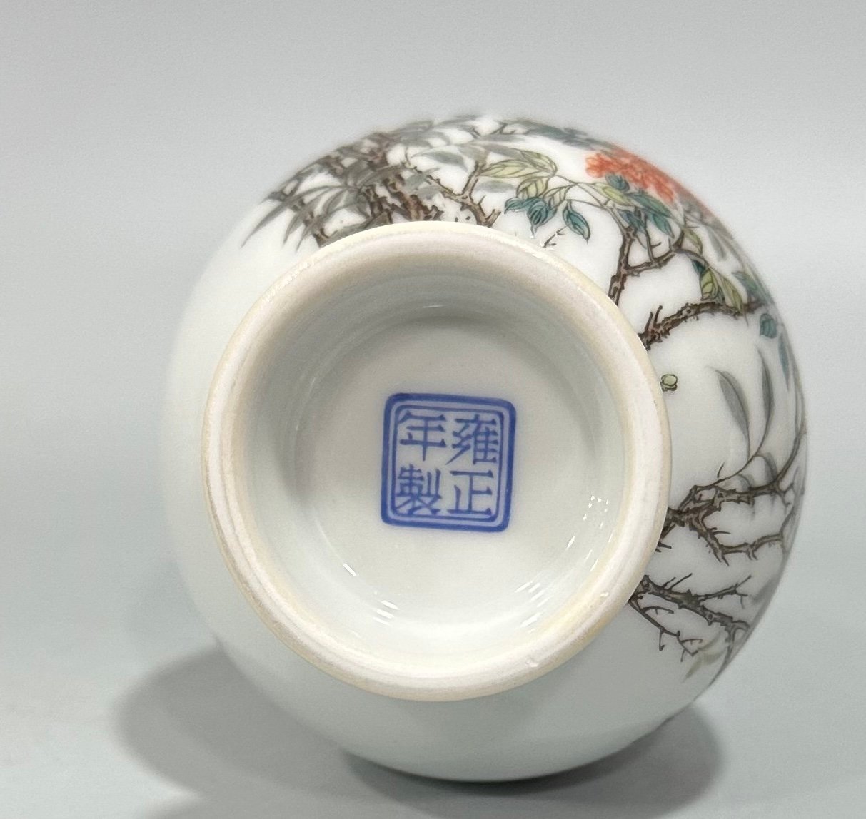 Qing Dynasty Yongzheng Enamel vase with flowers and birds and poems with green edges