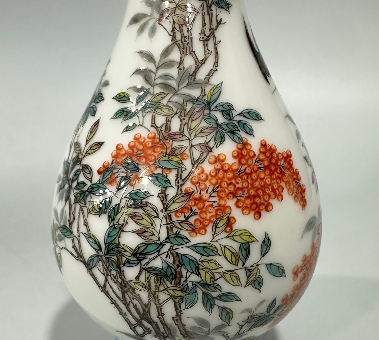 Qing Dynasty Yongzheng Enamel vase with flowers and birds and poems with green edges
