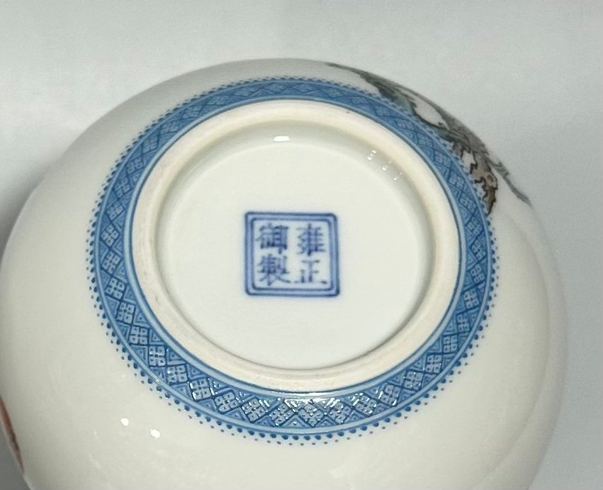 Qing Dynasty Yongzheng Small gourd vase with colorful enamel and emerald edges flowers and birds