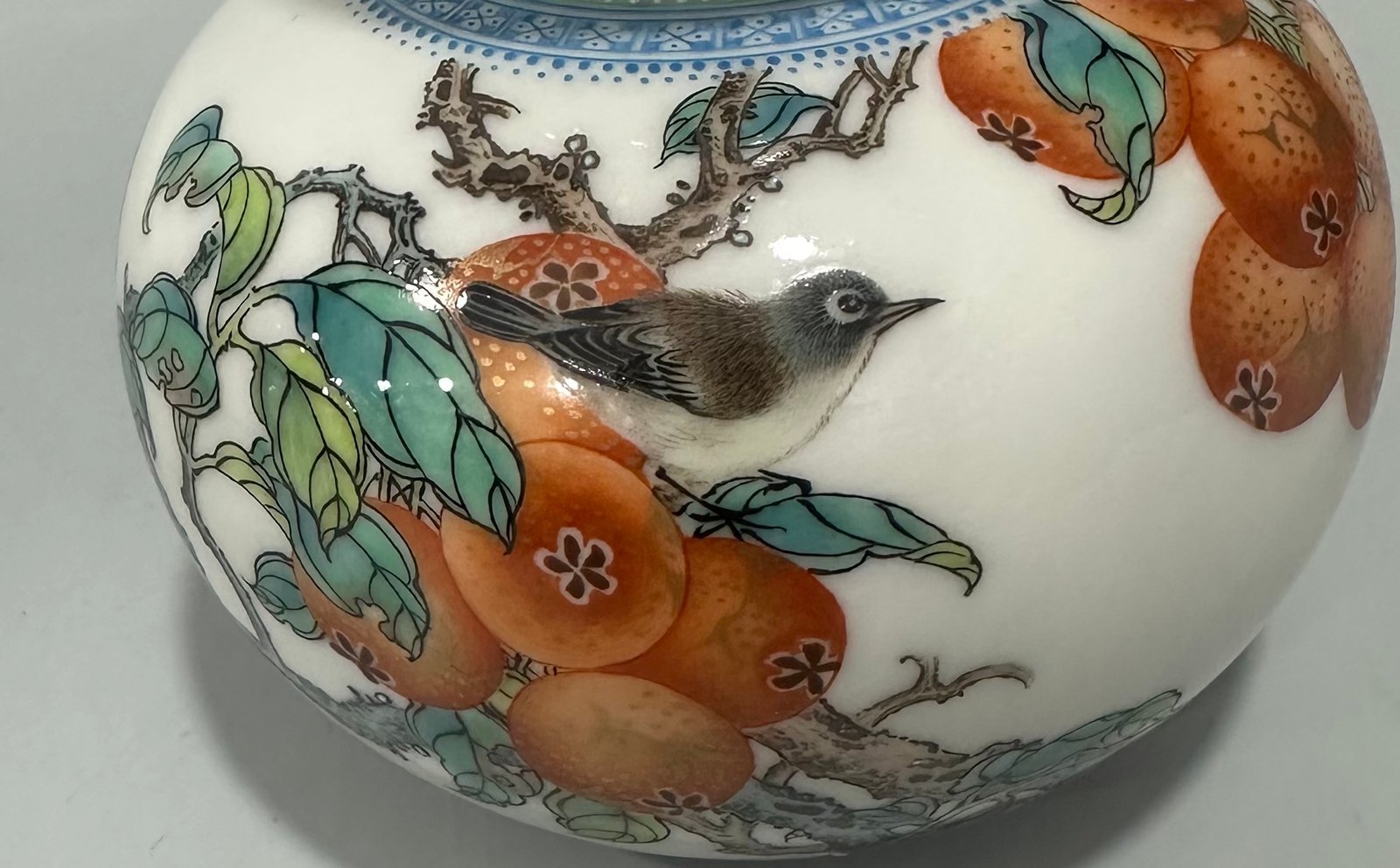 Qing Dynasty Yongzheng Small gourd vase with colorful enamel and emerald edges flowers and birds