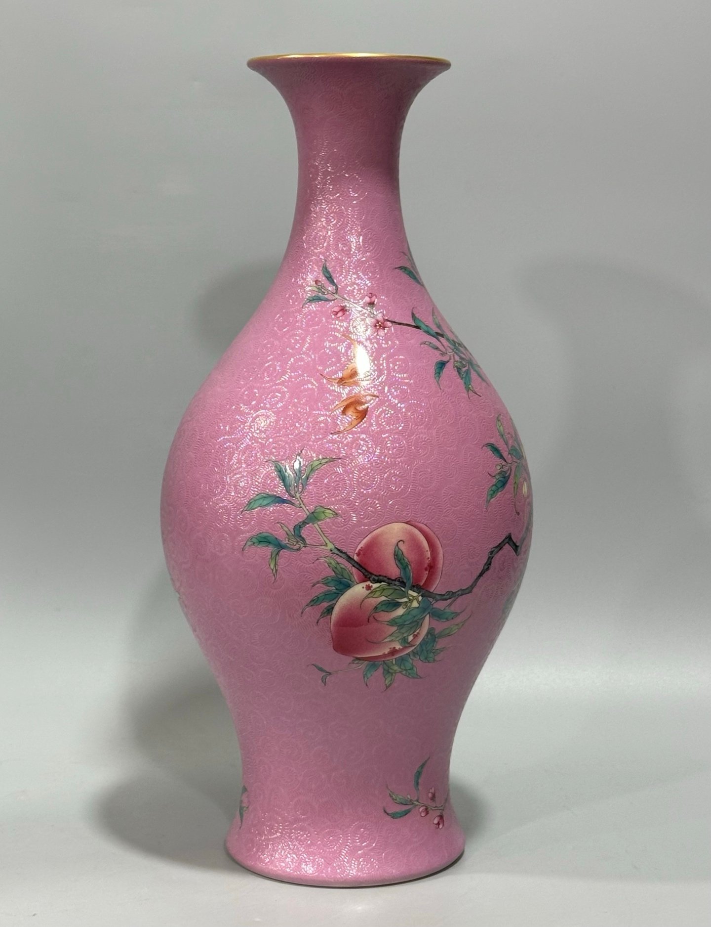 Qing Dynasty Yongzheng Enamel rouge water track olive vase