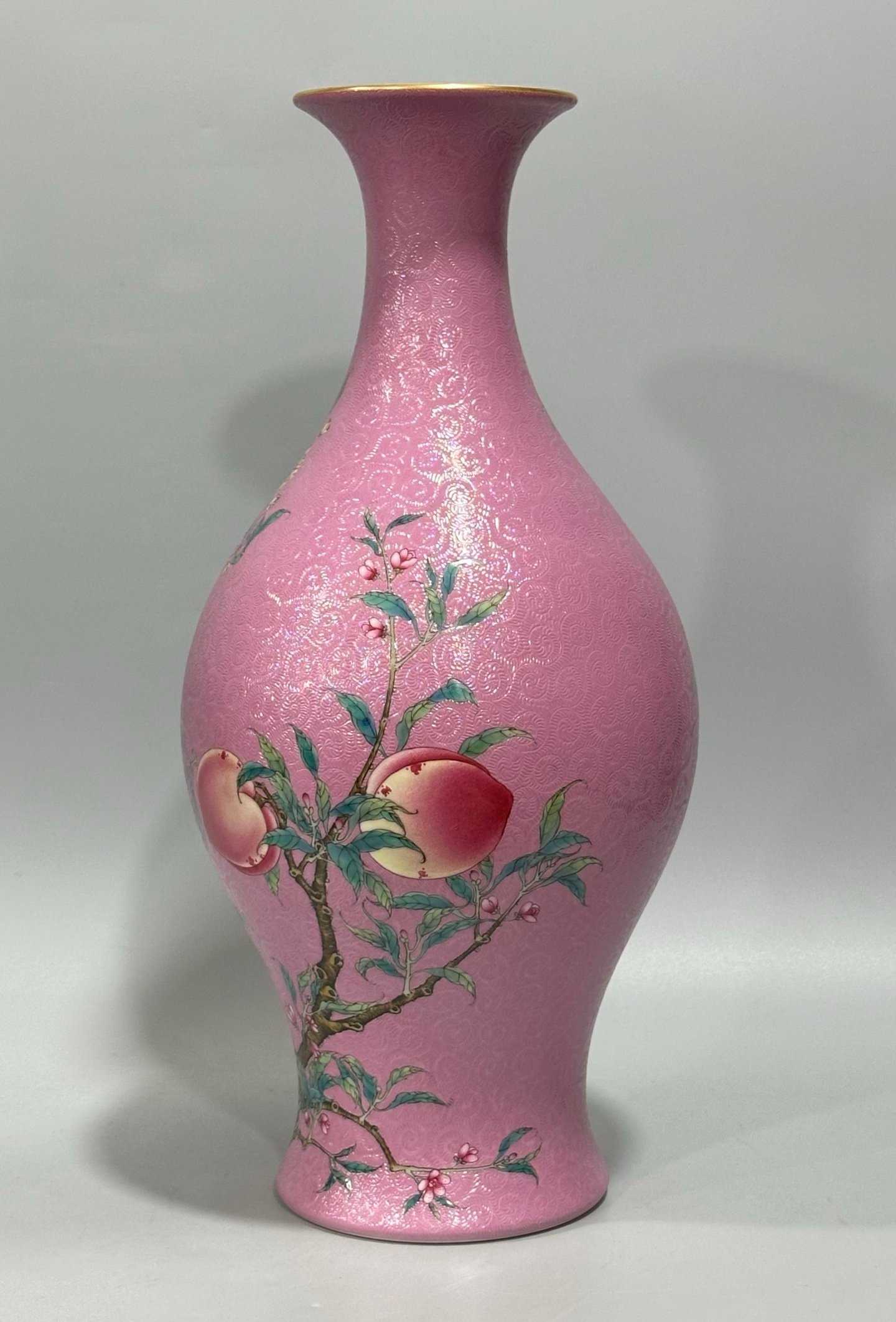 Qing Dynasty Yongzheng Enamel rouge water track olive vase
