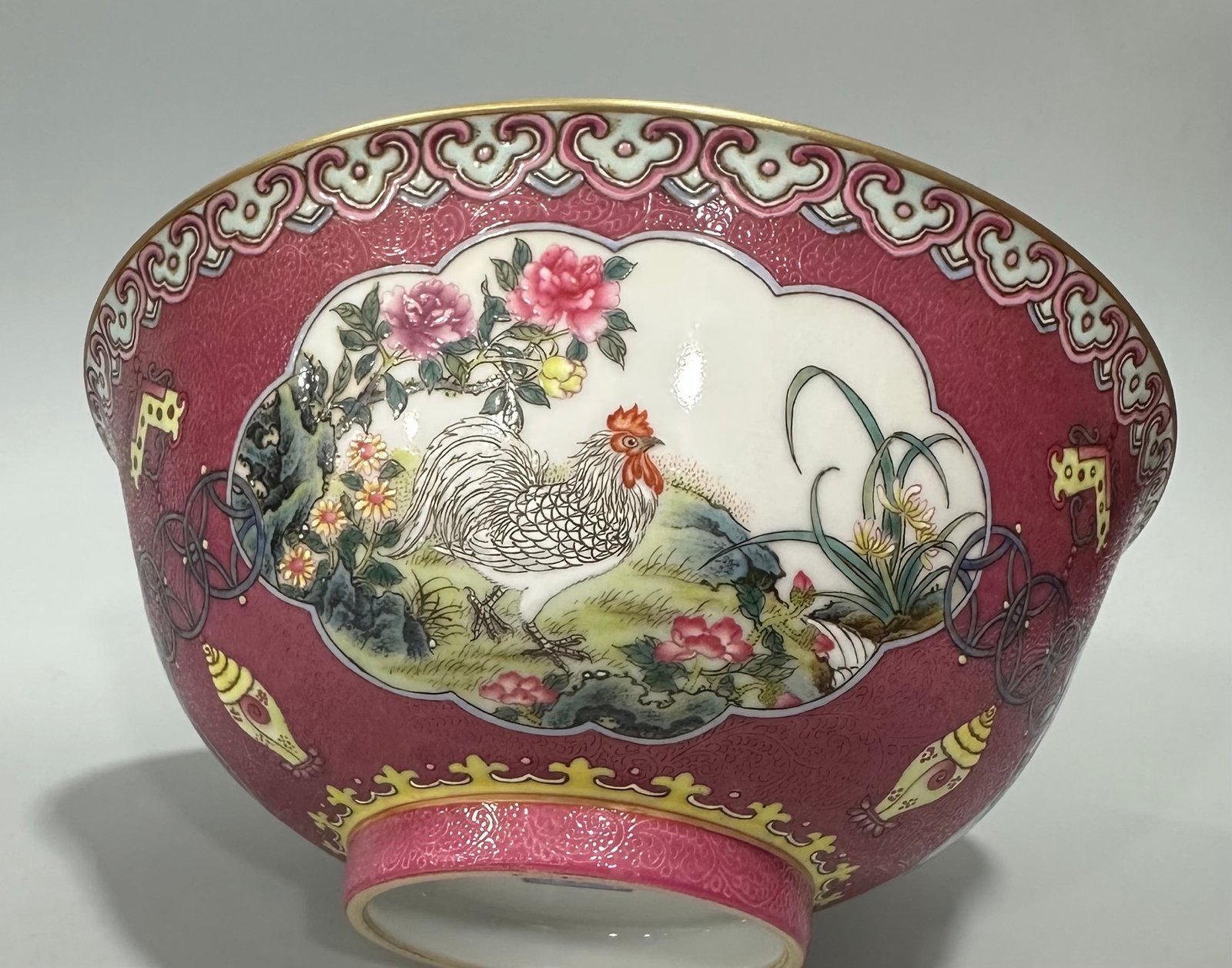 Qing Dynasty Yongzheng Enamel and rouge red orbital windowed bowl with flower and bird