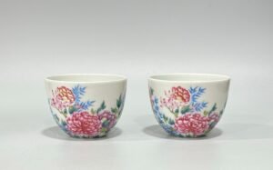 Qing Dynasty Yongzheng Enamel chicken cup with floral pattern