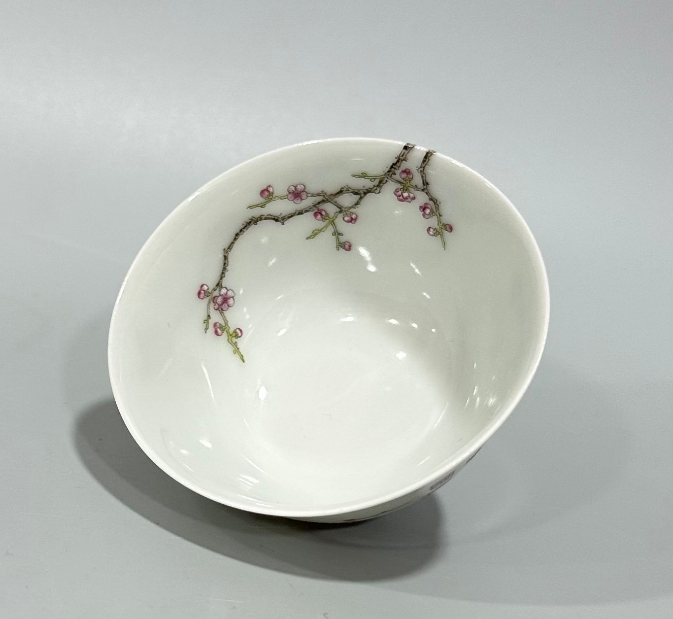 Qing Dynasty Yongzheng Enamel cup with patterns of flowers and birds living and working in peace