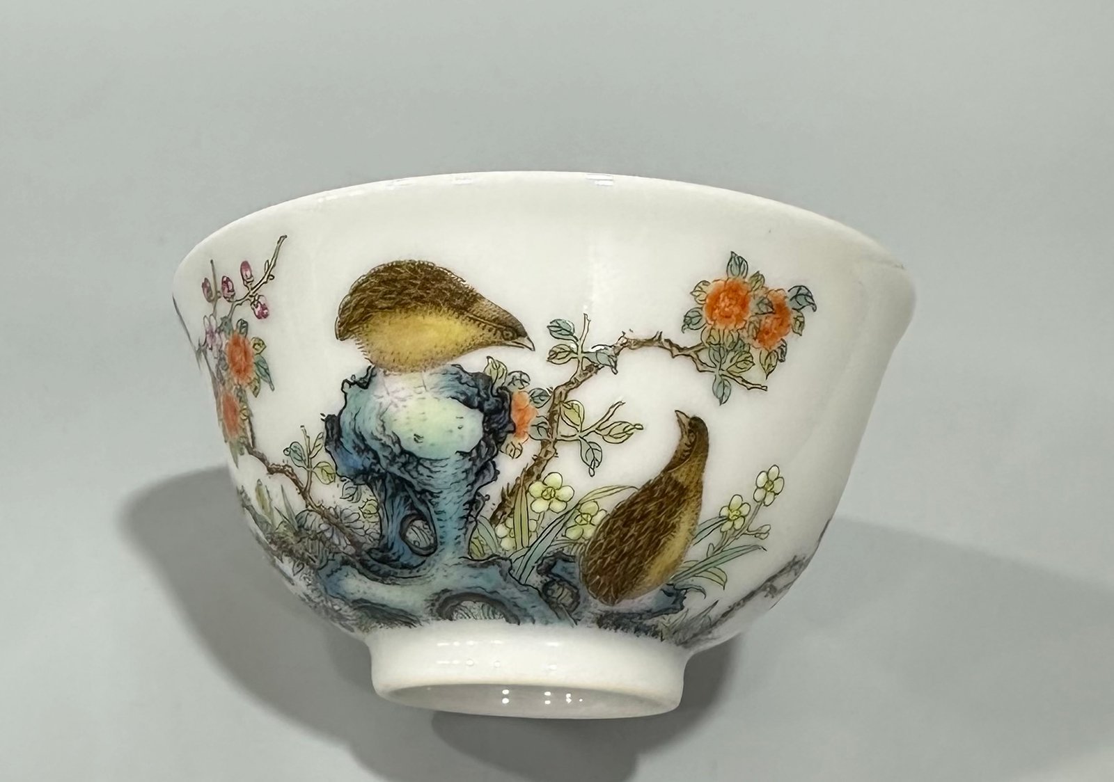 Qing Dynasty Yongzheng Enamel cup with patterns of flowers and birds living and working in peace