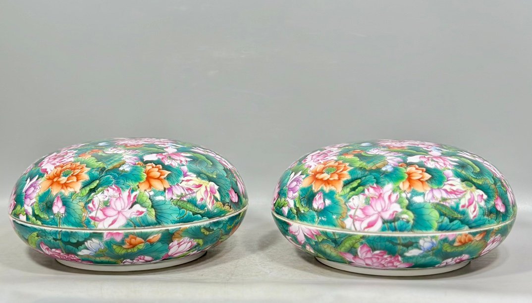 Qing Dynasty Yongzheng Enamel lotus pattern holding box