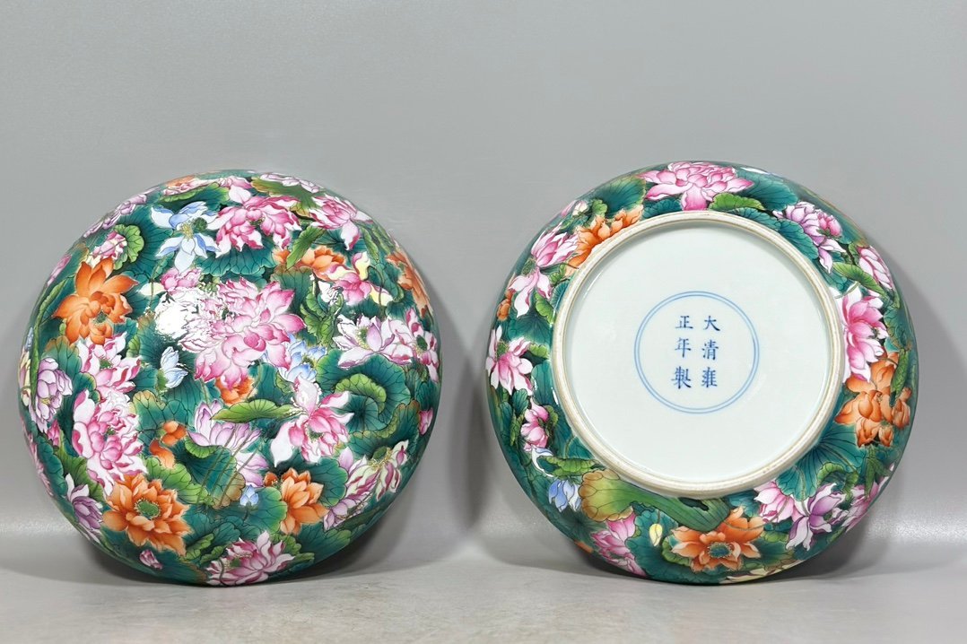 Qing Dynasty Yongzheng Enamel lotus pattern holding box