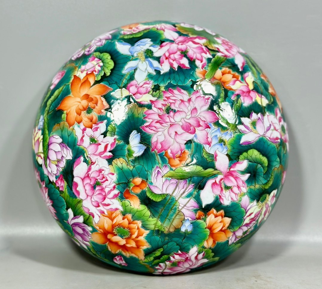 Qing Dynasty Yongzheng Enamel lotus pattern holding box