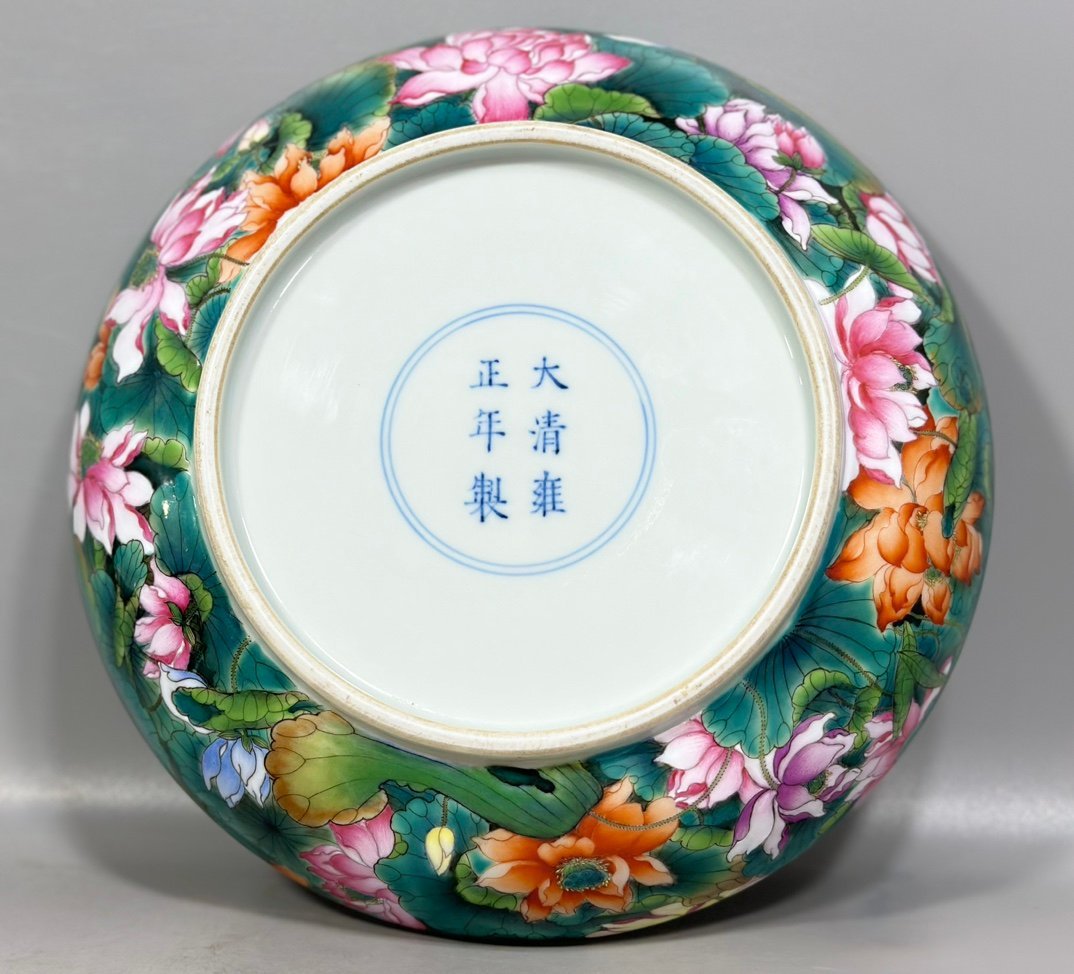 Qing Dynasty Yongzheng Enamel lotus pattern holding box