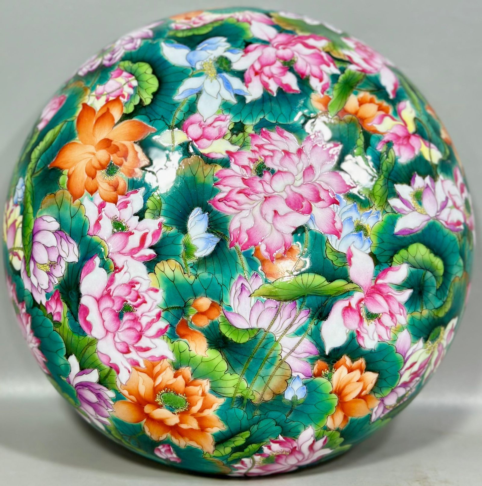 Qing Dynasty Yongzheng Enamel lotus pattern holding box