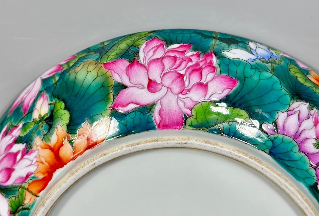 Qing Dynasty Yongzheng Enamel lotus pattern holding box