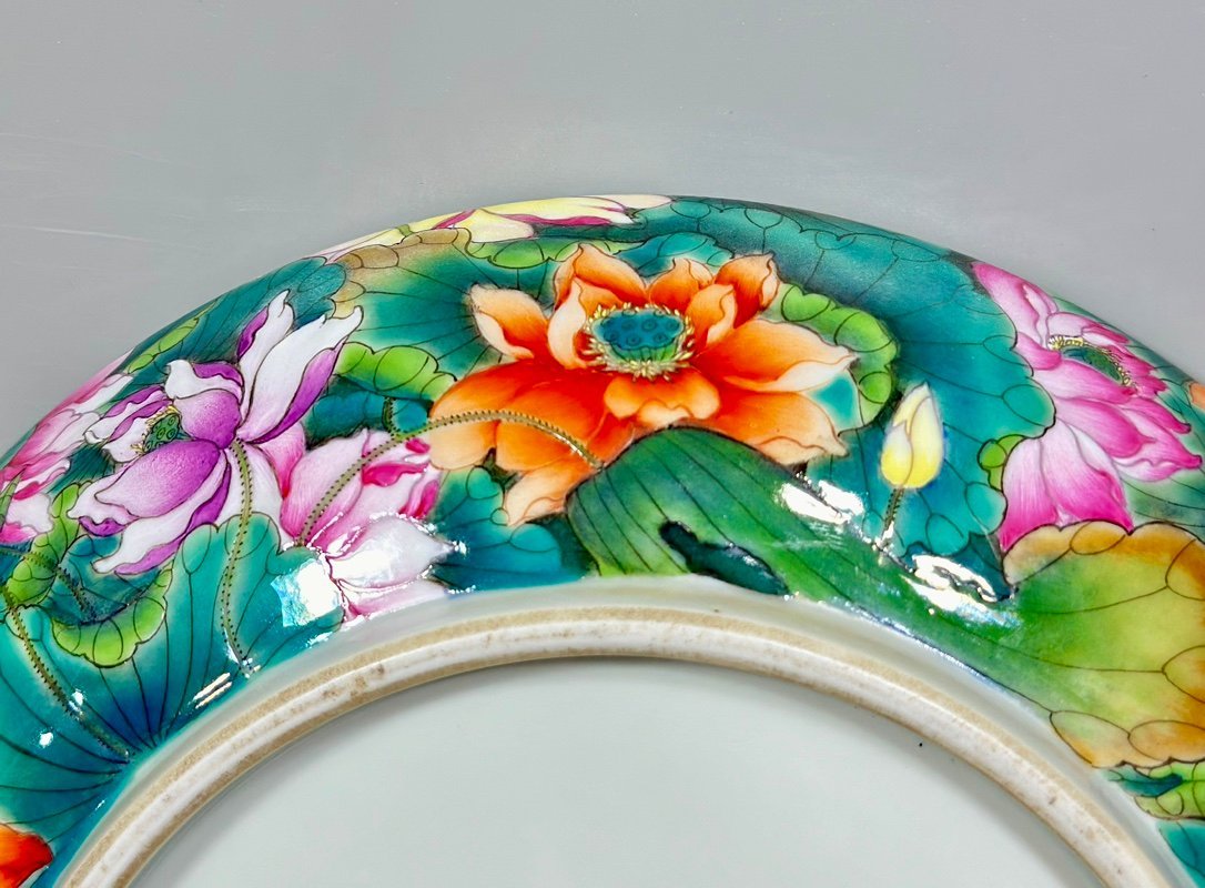 Qing Dynasty Yongzheng Enamel lotus pattern holding box