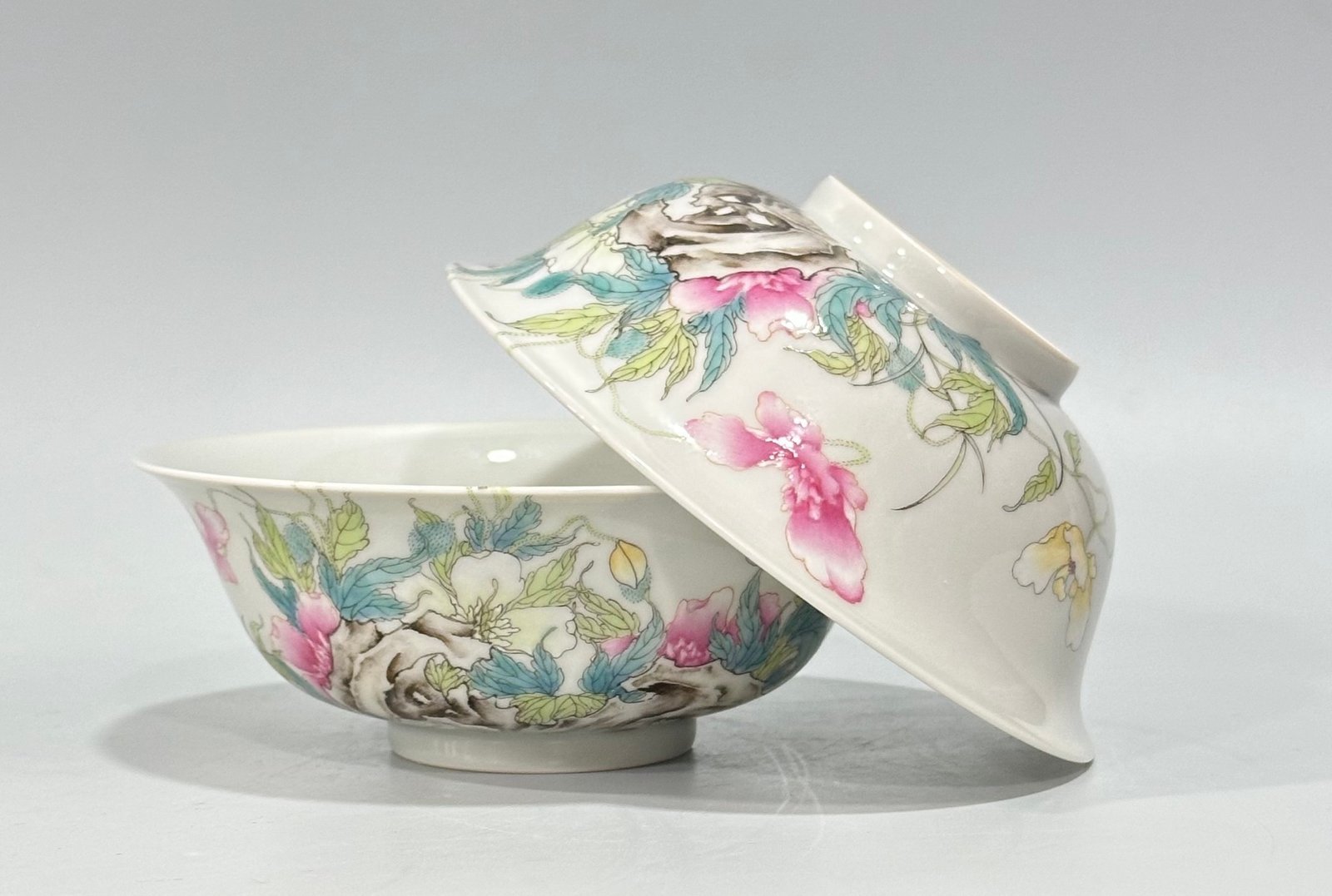 Qing Dynasty Yongzheng Enamel poppy bowl