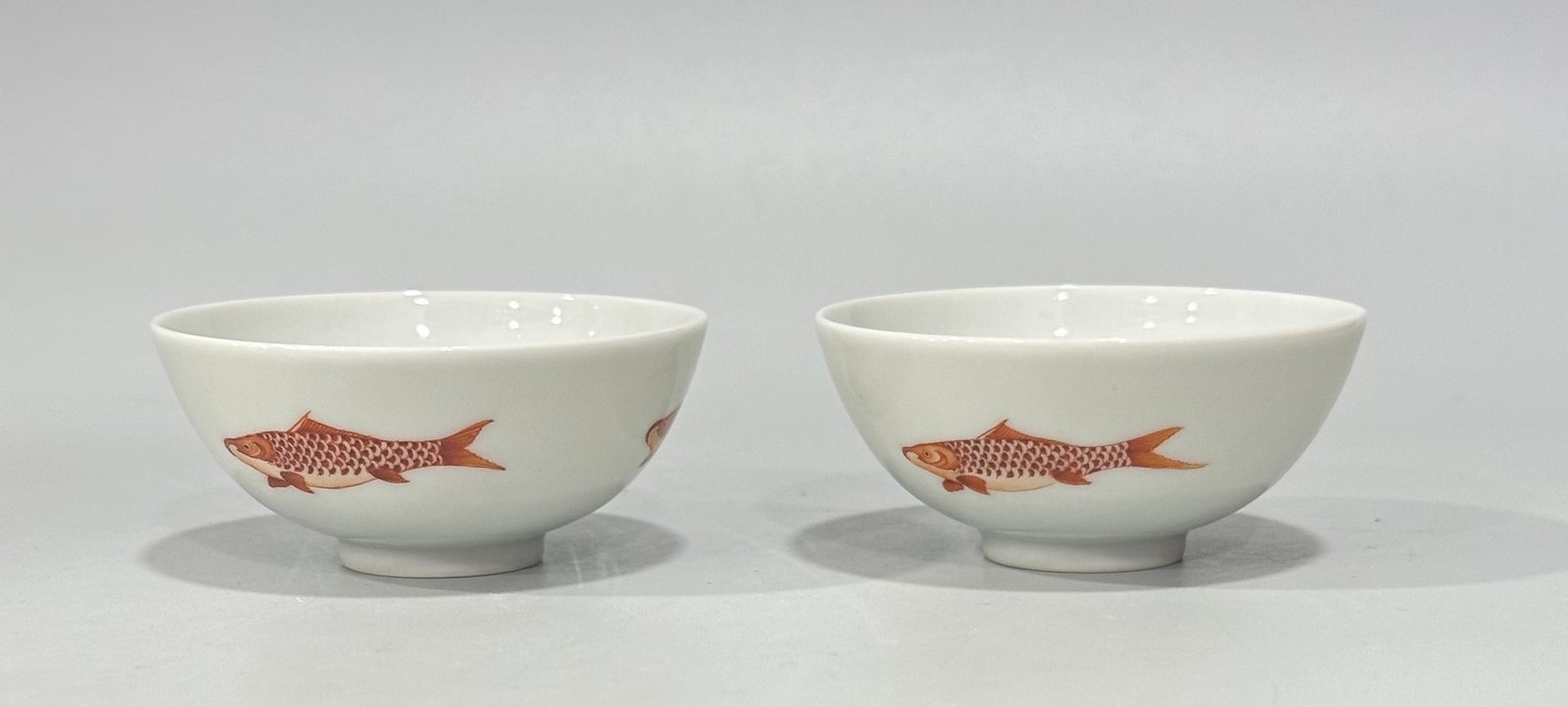 Qing Dynasty Yongzheng Alum-red goldfish cup with red bat pattern inside