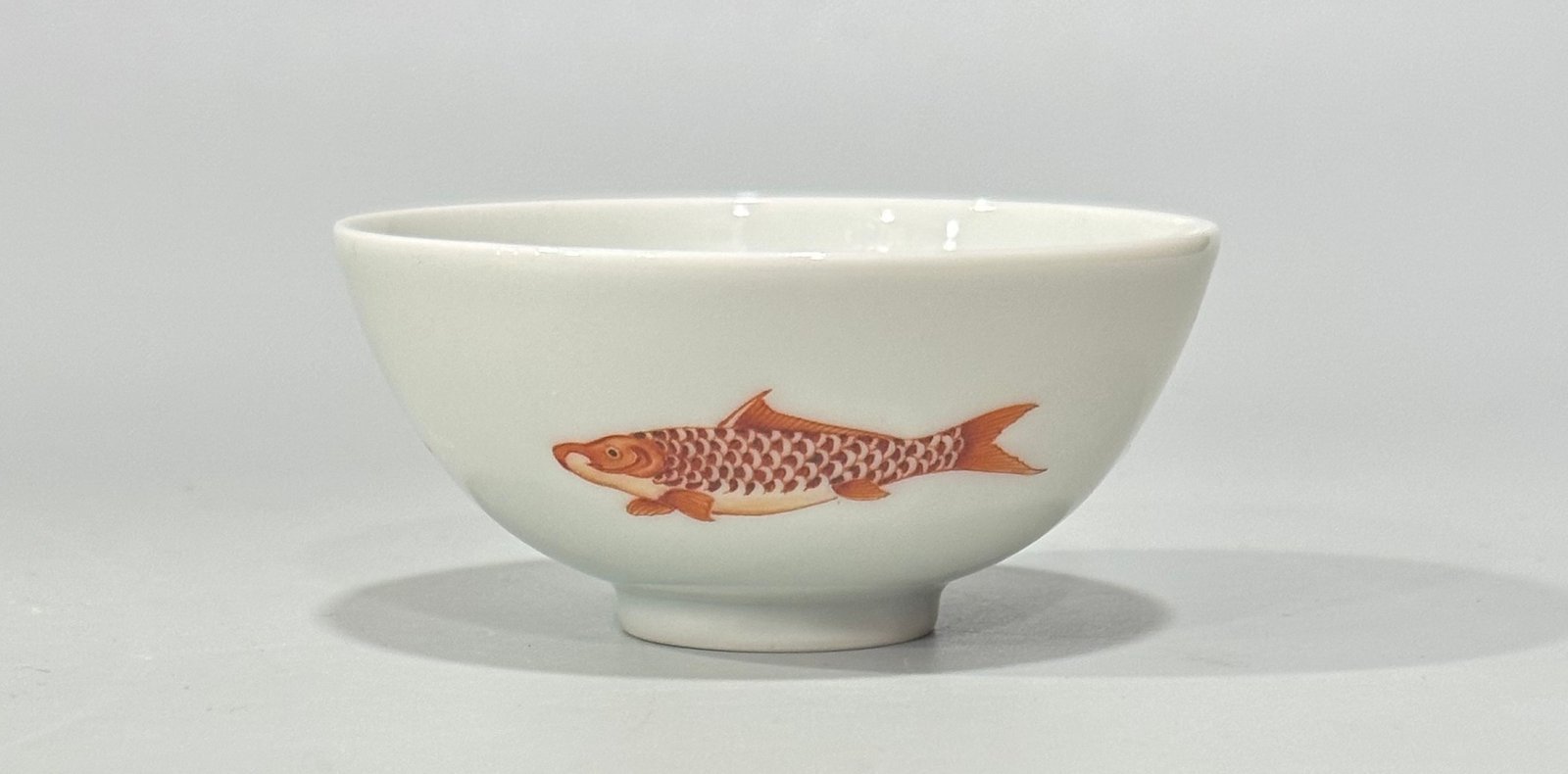 Qing Dynasty Yongzheng Alum-red goldfish cup with red bat pattern inside