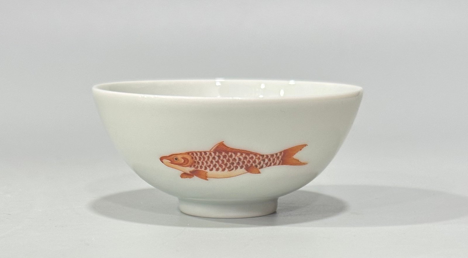 Qing Dynasty Yongzheng Alum-red goldfish cup with red bat pattern inside