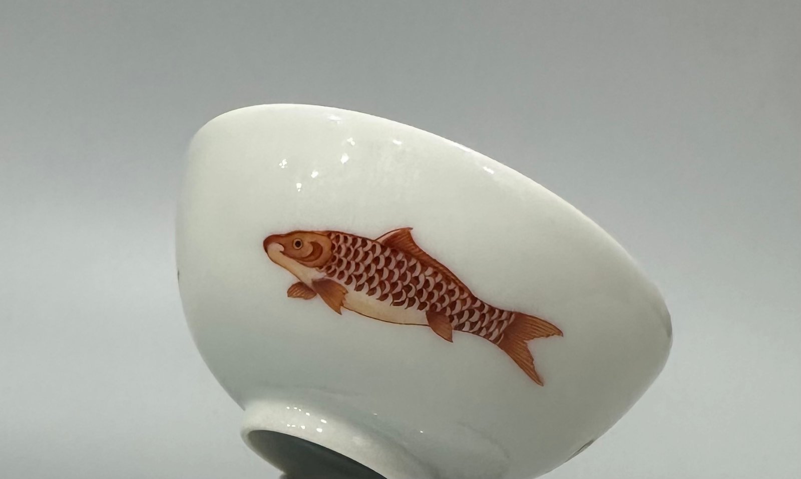 Qing Dynasty Yongzheng Alum-red goldfish cup with red bat pattern inside
