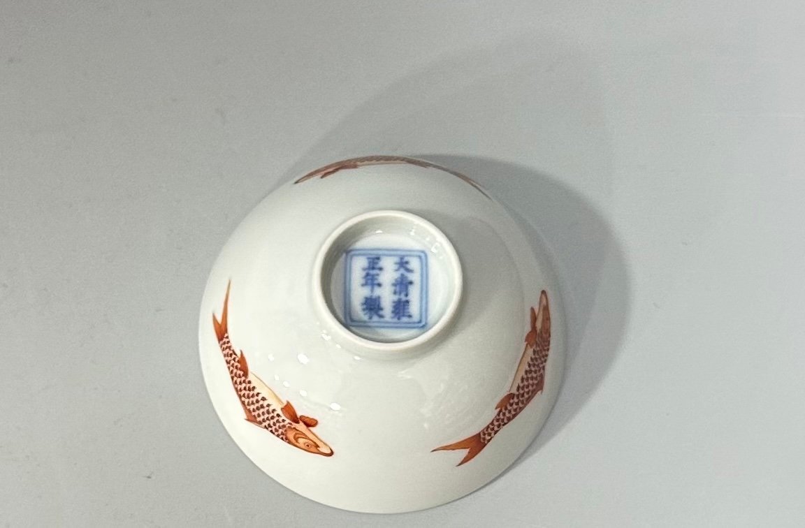 Qing Dynasty Yongzheng Alum-red goldfish cup with red bat pattern inside