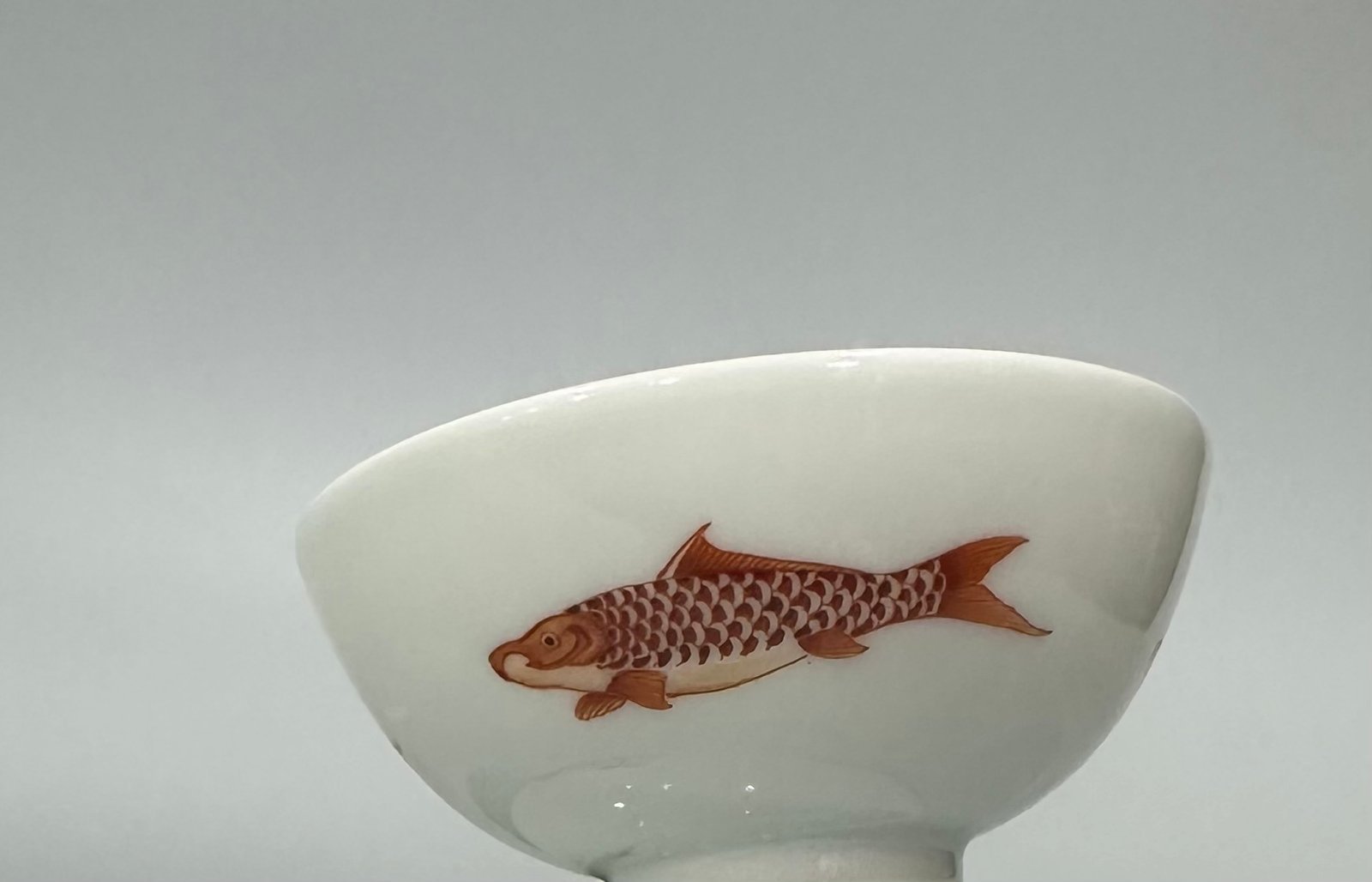 Qing Dynasty Yongzheng Alum-red goldfish cup with red bat pattern inside