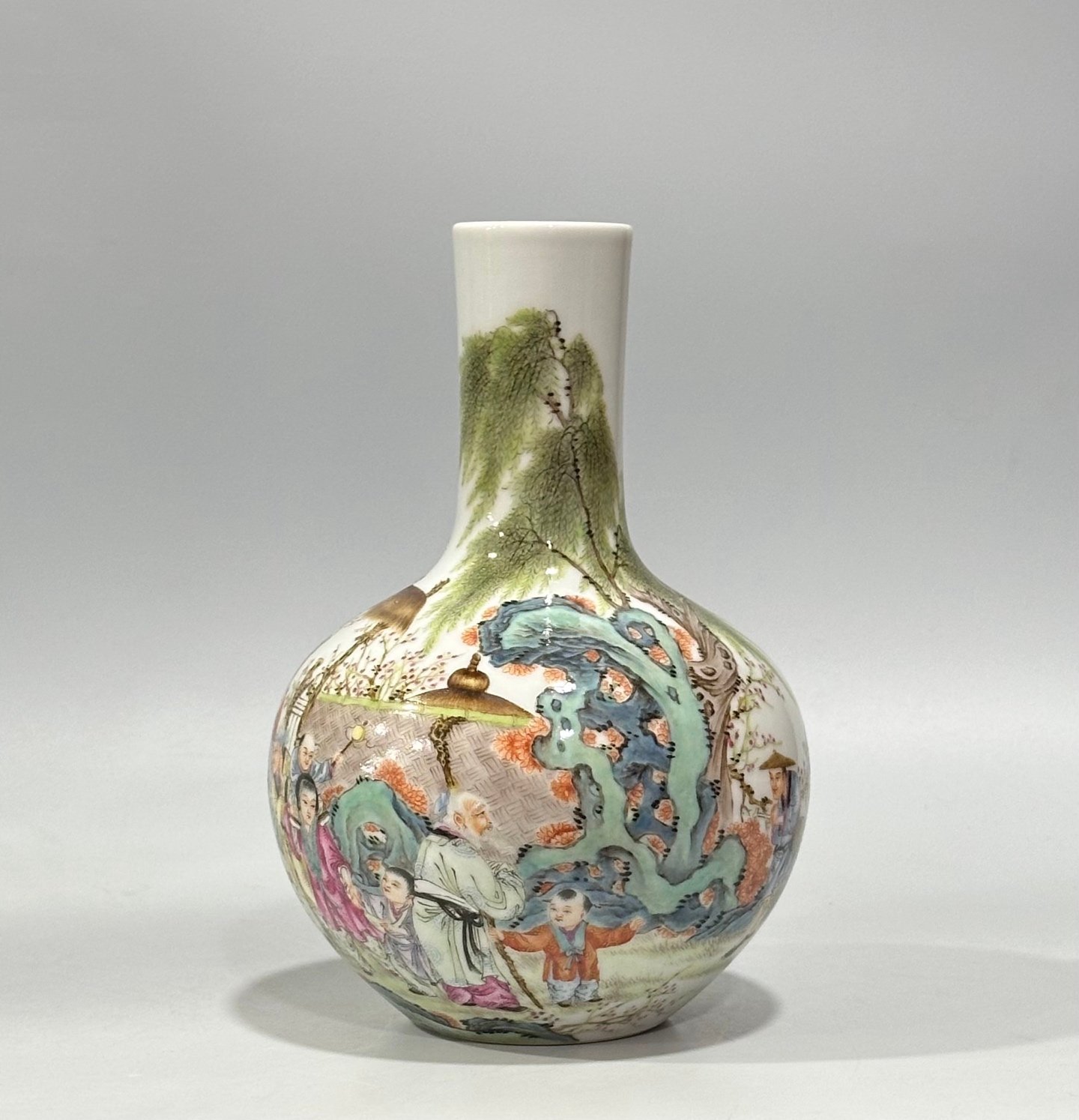 Qing Dynasty Yongzheng Small celestial sphere vase with pastel characters and farmhouse music pattern