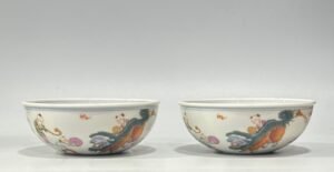 Qing Dynasty Yongzheng Pastel-colored Japanese-footed bowl with figures
