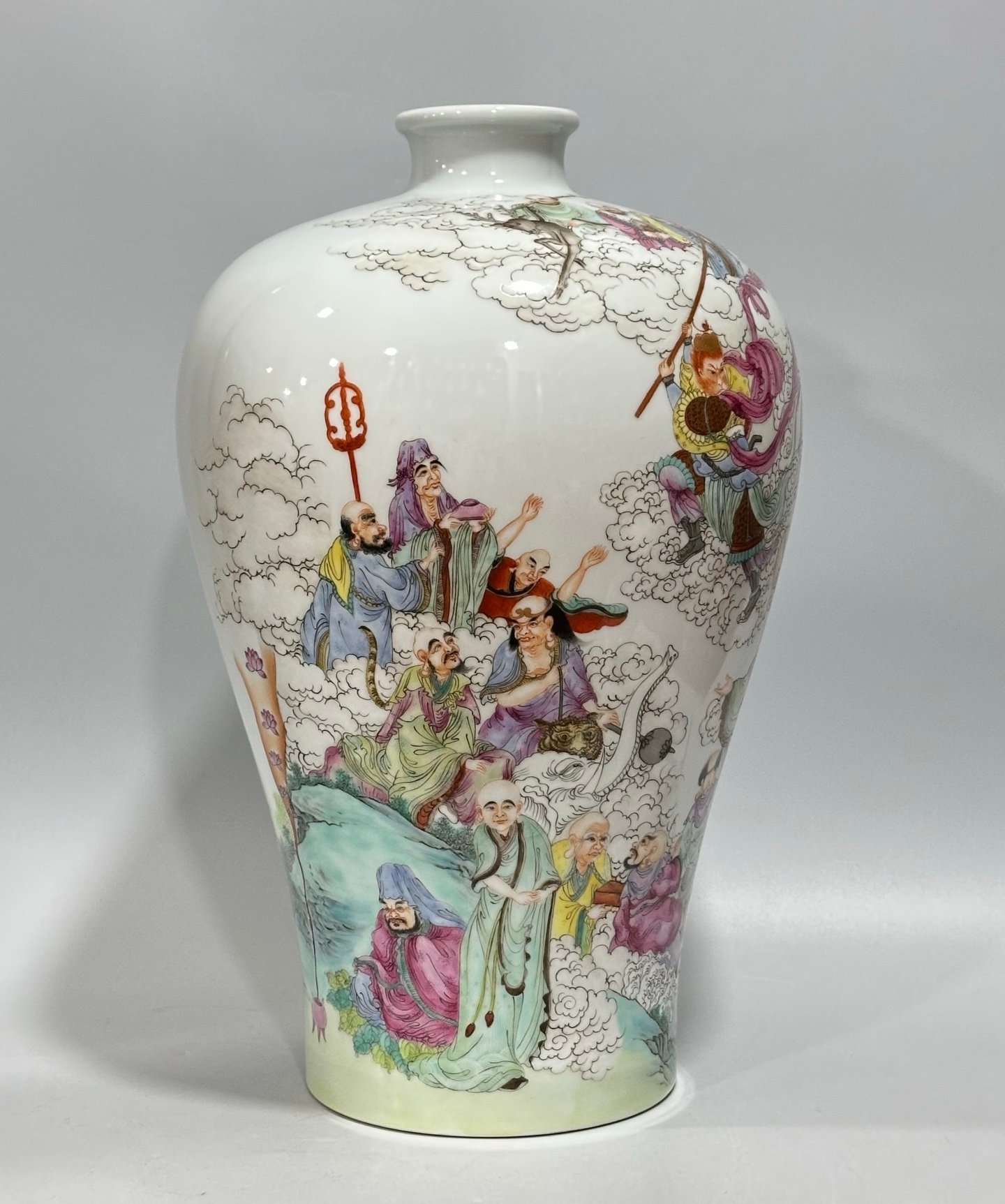 Qing Dynasty Yongzheng Pastel-colored figure of Monkey King fighting against the Eighteen Arhats plum vase