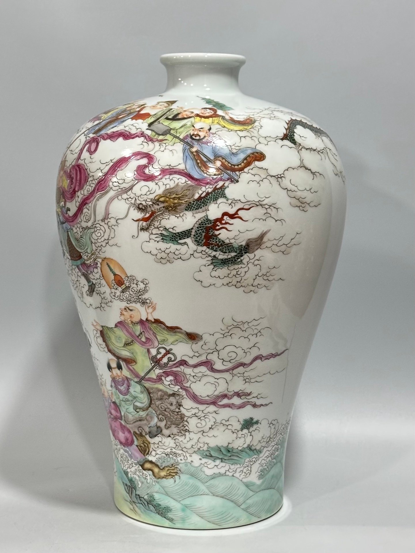 Qing Dynasty Yongzheng Pastel-colored figure of Monkey King fighting against the Eighteen Arhats plum vase